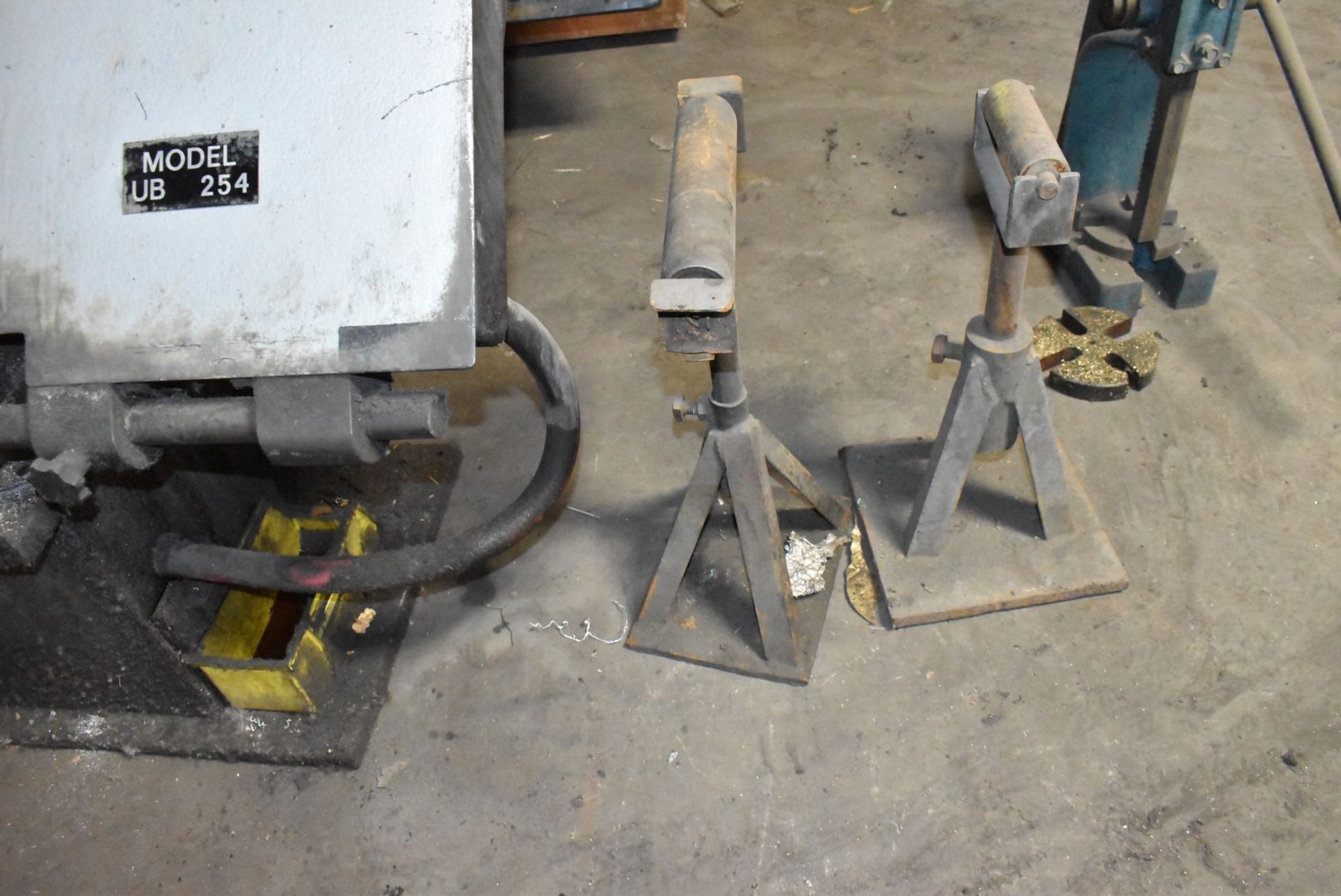 UTTING UB254 HORIZONTAL BAND SAW, S/N 674 (CI) [RIGGING FEES FOR LOT #129 - $160 CAD PLUS APPLICABLE - Image 2 of 5