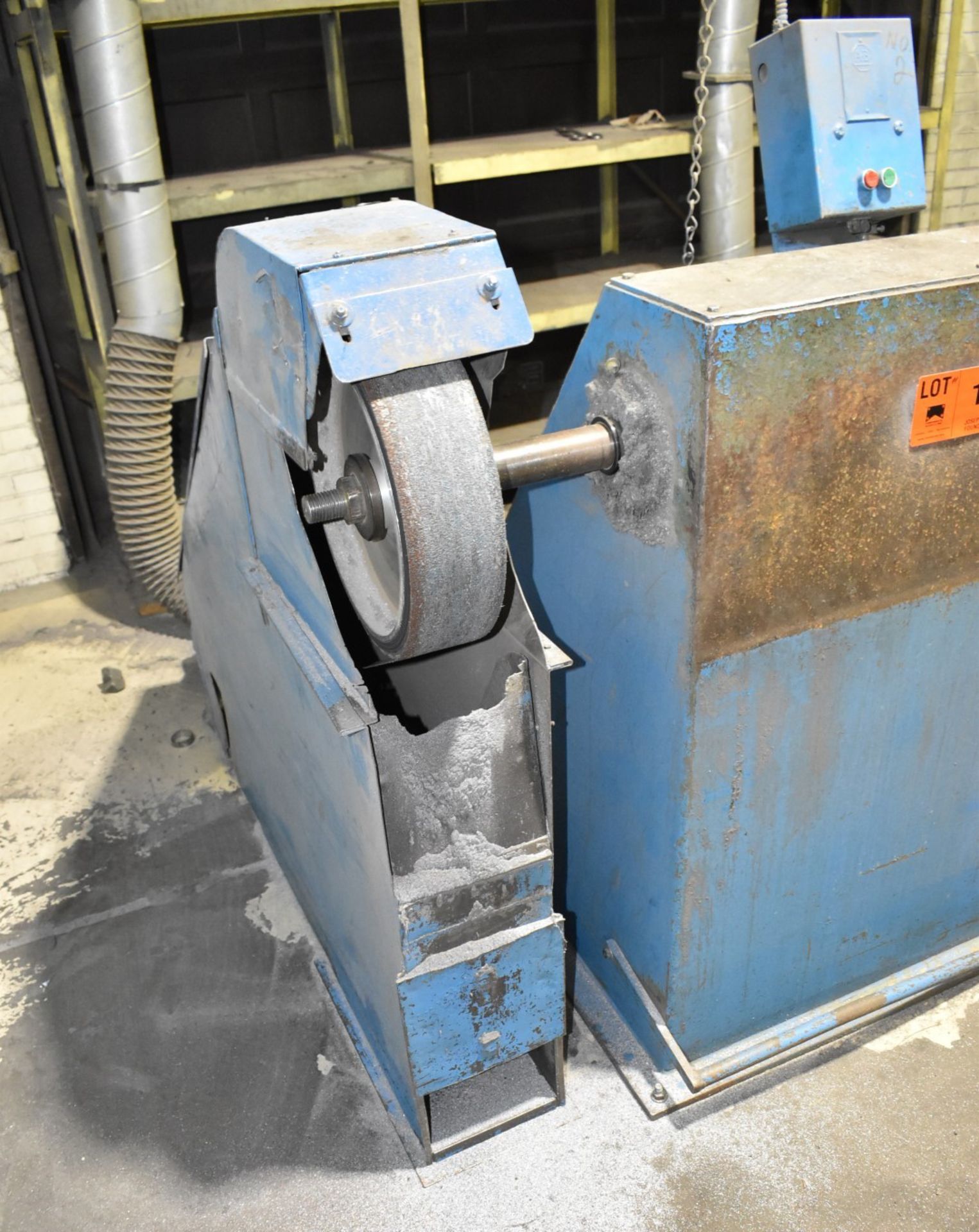 MFG UNKNOWN DOUBLE END TRIM/SANDING MACHINE, S/N: N/A (CI) [RIGGING FEES FOR LOT #123 - $250 CAD - Image 3 of 4