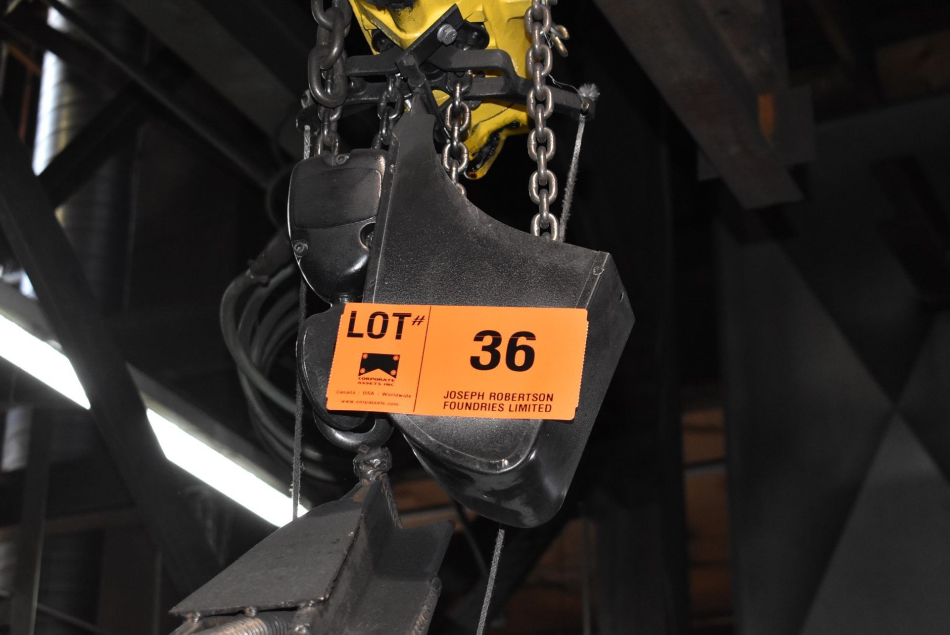 BUDGIT 1 TON CAPACITY PNEUMATIC CHAIN HOIST, S/N N/A (CI) [RIGGING FEES FOR LOT #36 - $100 CAD - Image 3 of 3