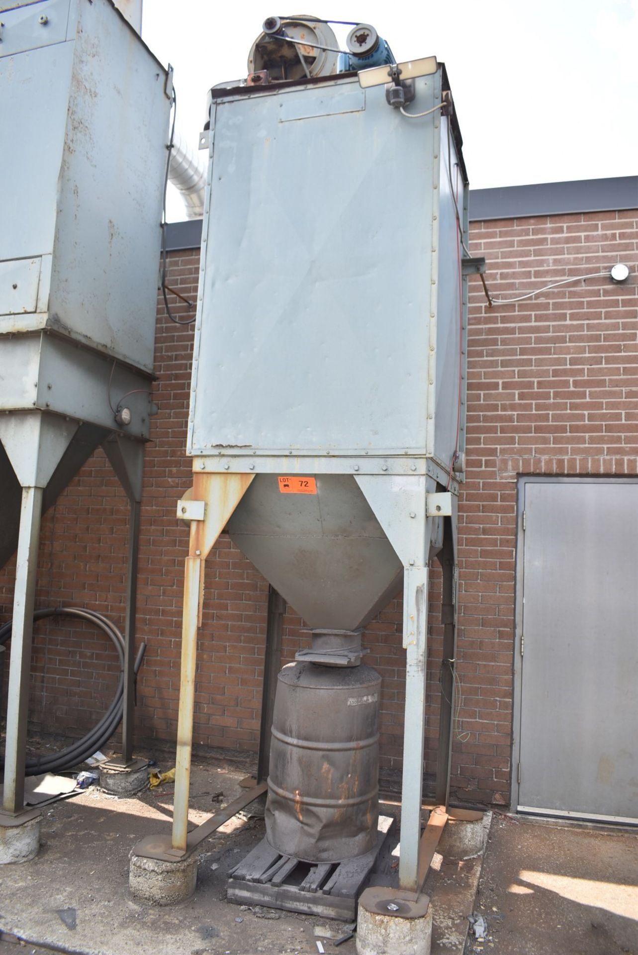 WHEELABRATOR PAD TYPE DUST COLLECTOR, S/N N/A (CI) [RIGGING FEES FOR LOT #72 - $1200 CAD PLUS - Image 2 of 2