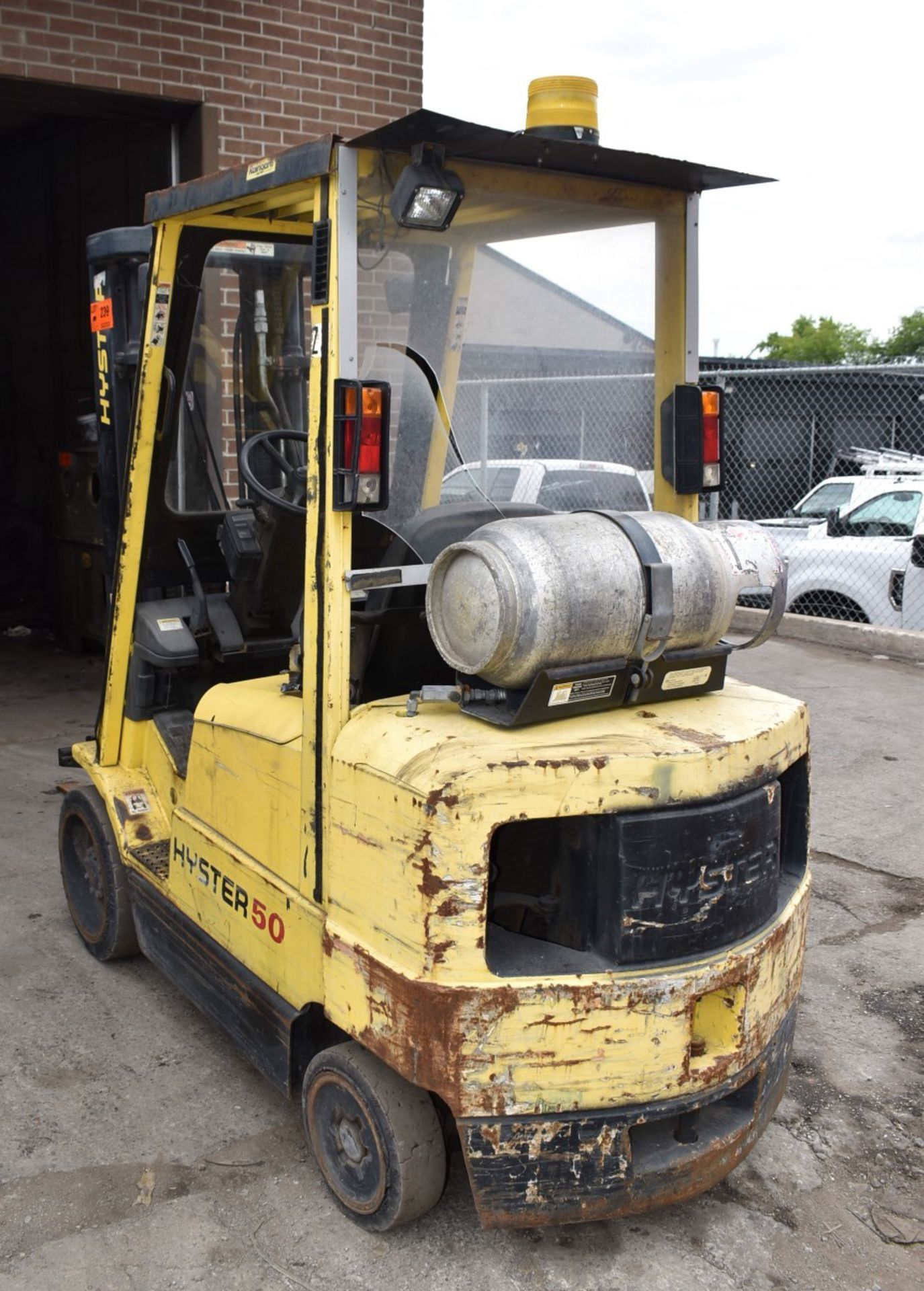 HYSTER S50XM 5,000 LB. CAPACITY LPG FORKLIFT WITH 189" MAX. LIFT HEIGHT, 3-STAGE MAST, SIDE SHIFT, - Image 7 of 16