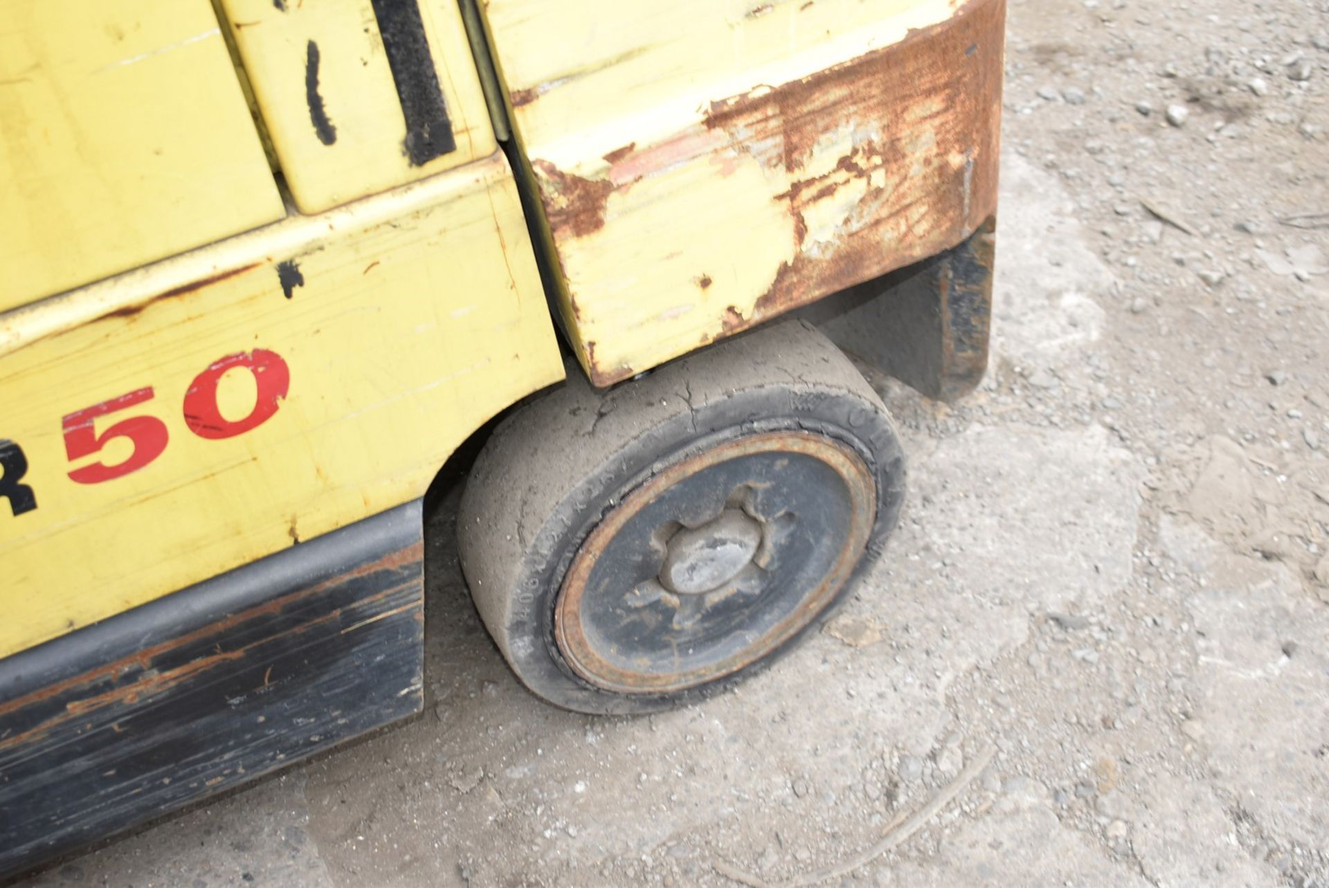 HYSTER S50XM 5,000 LB. CAPACITY LPG FORKLIFT WITH 189" MAX. LIFT HEIGHT, 3-STAGE MAST, SIDE SHIFT, - Image 9 of 16