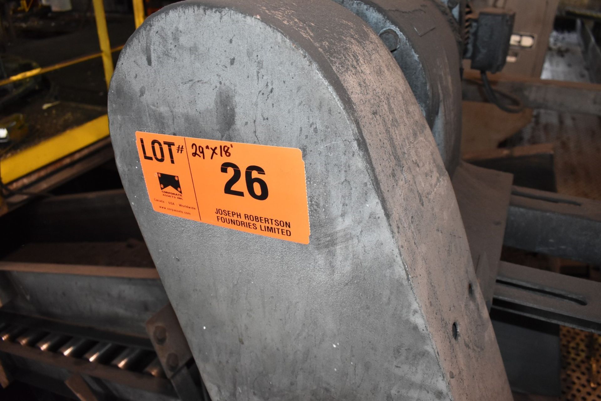 MFG UNKNOWN 29" X 18' INCLINED TRANSFER BELT CONVEYOR, S/N N/A (CI) [RIGGING FEES FOR LOT #26 - $620 - Image 7 of 7