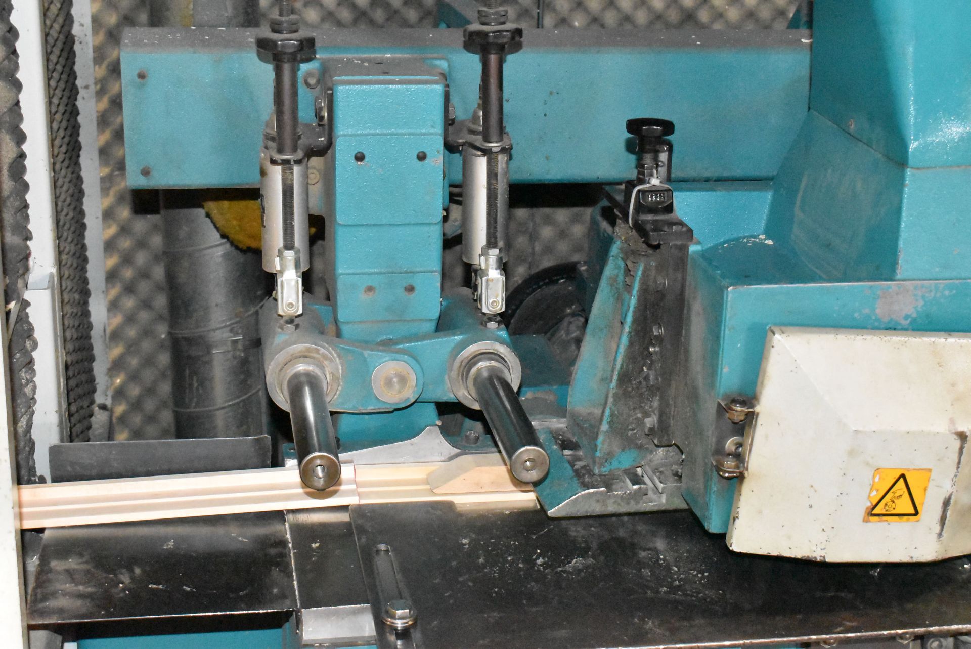 WADKIN GA220/5 MOULDER WITH 9.06" X 5.12" MAX. WORKPIECE DIMENSIONS, 6,000 RPM CUTTERBLOCK SPINDLES, - Image 5 of 10