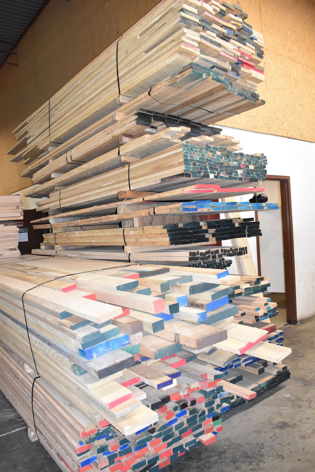 LOT/ VARIOUS DIMENSIONAL LUMBER INCLUDING MAPLE & POPLAR WOOD - Image 2 of 7