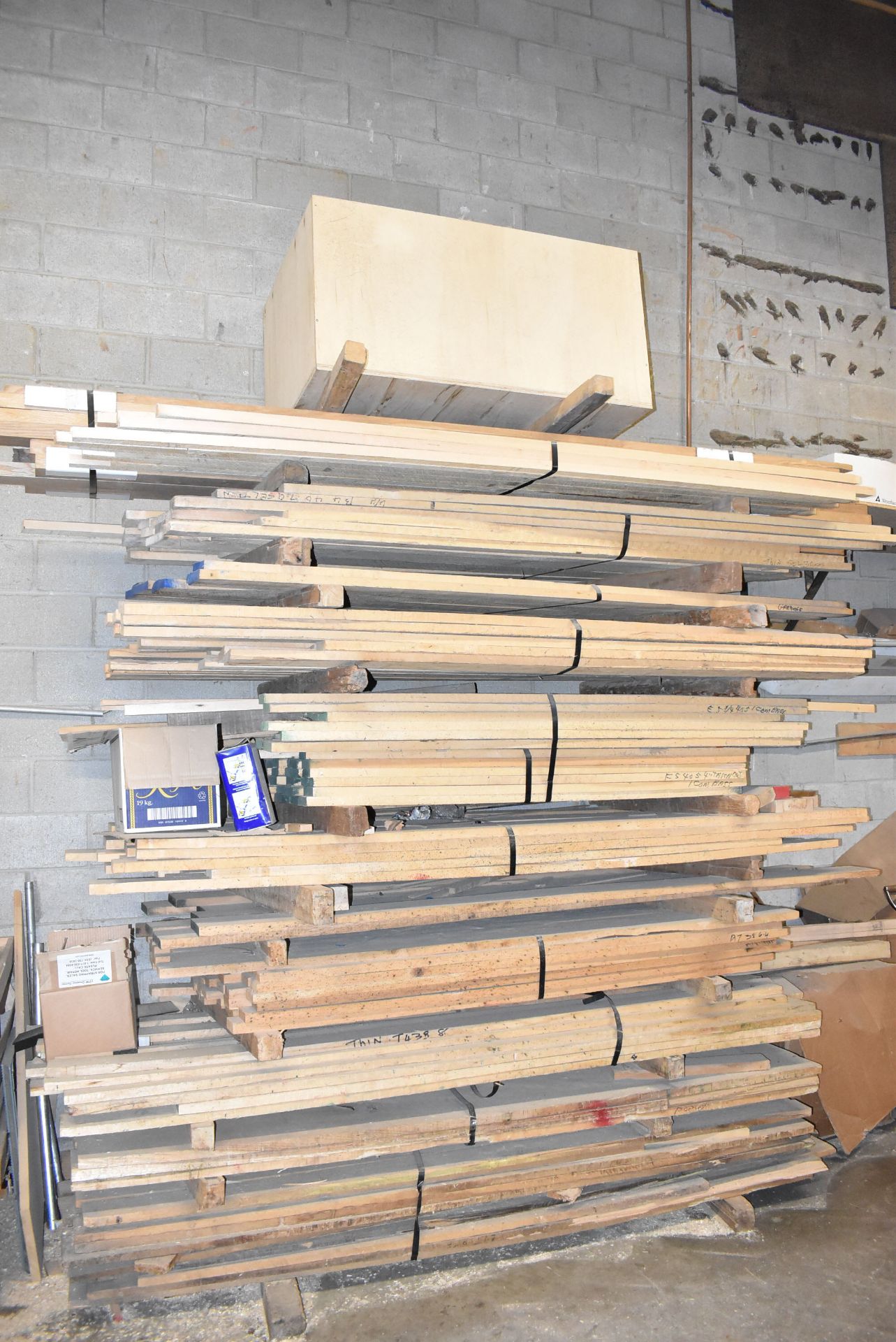 LOT/ VARIOUS DIMENSIONAL LUMBER INCLUDING MAPLE & POPLAR WOOD - Image 7 of 7