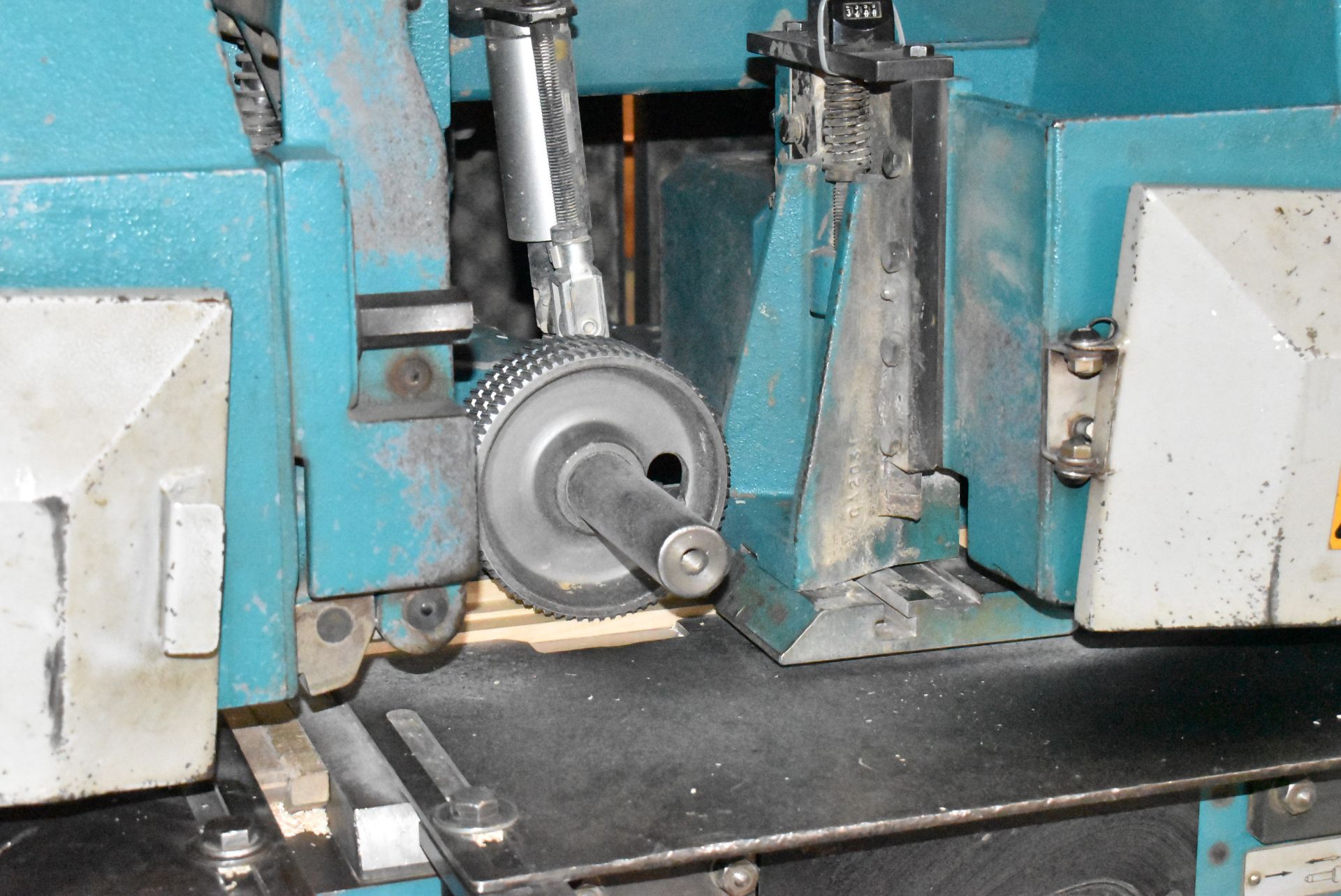 WADKIN GA220/5 MOULDER WITH 9.06" X 5.12" MAX. WORKPIECE DIMENSIONS, 6,000 RPM CUTTERBLOCK SPINDLES, - Image 6 of 10