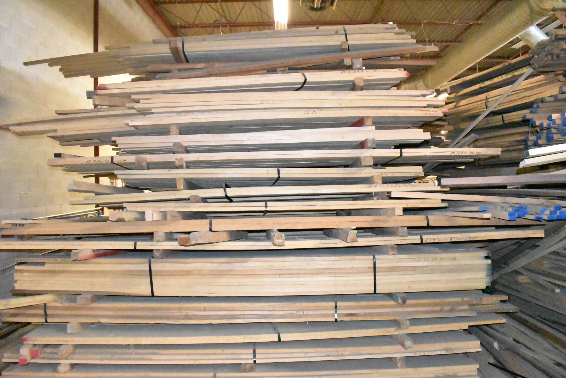 LOT/ VARIOUS DIMENSIONAL LUMBER INCLUDING MAPLE, POPLAR & OAK WOOD - Image 7 of 12