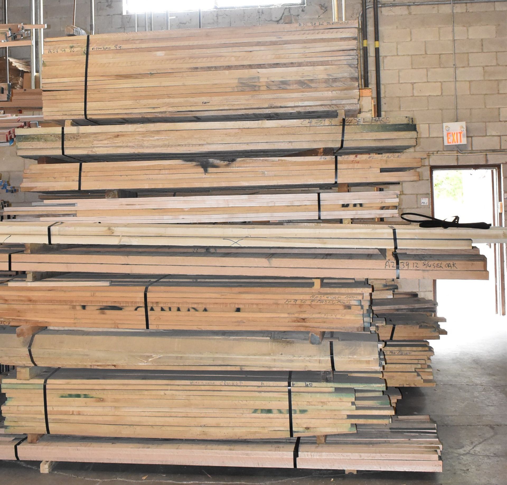 LOT/ VARIOUS DIMENSIONAL LUMBER INCLUDING MAPLE & POPLAR WOOD