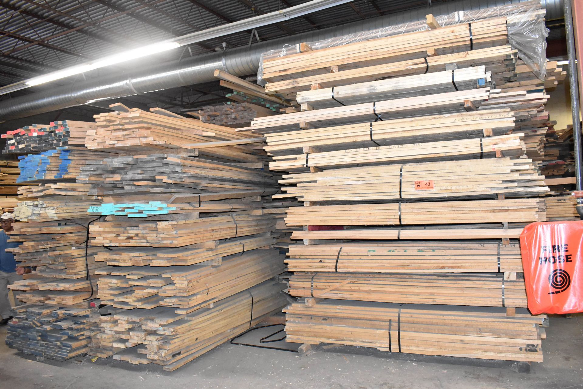 LOT/ VARIOUS DIMENSIONAL LUMBER INCLUDING MAPLE, POPLAR & OAK WOOD