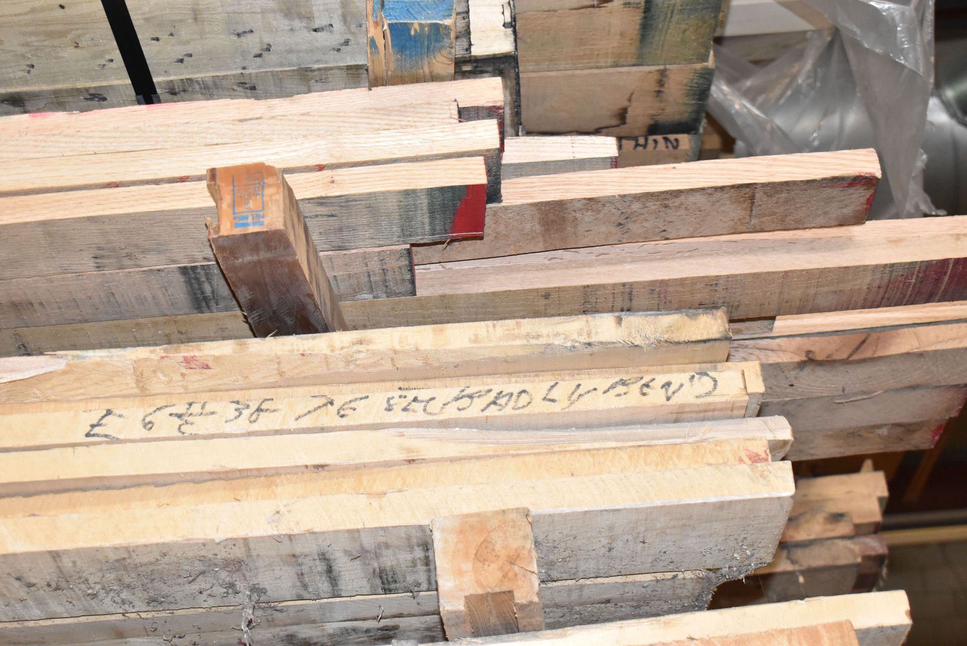 LOT/ VARIOUS DIMENSIONAL LUMBER INCLUDING MAPLE, POPLAR & OAK WOOD - Image 3 of 12