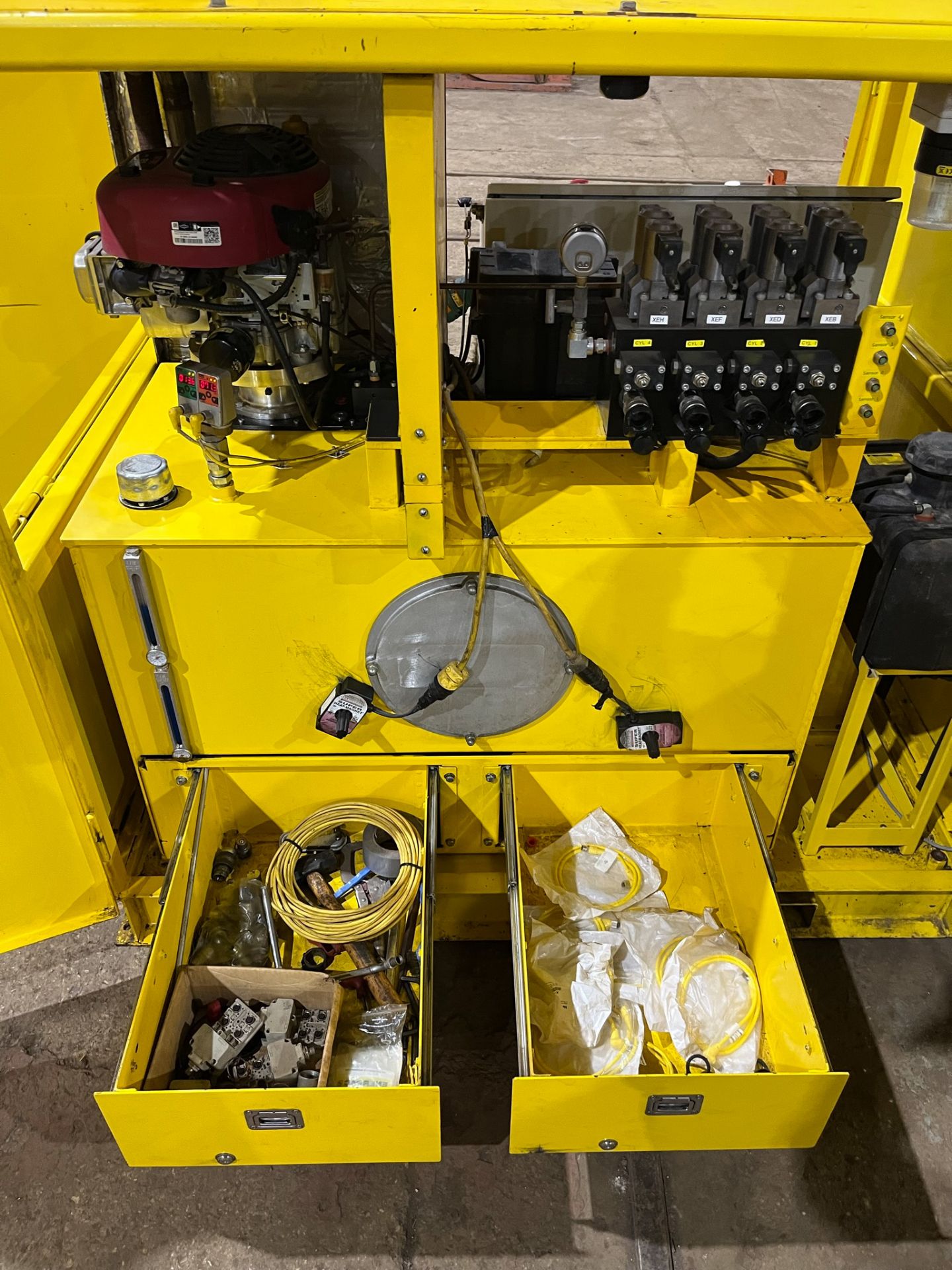 ENERPAC SYNCHRONOUS HOIST SYSTEM WITH STORAGE/SHIPPING CADDY; (4) 100 TON CAPACITY CYLINDERS - Image 17 of 46
