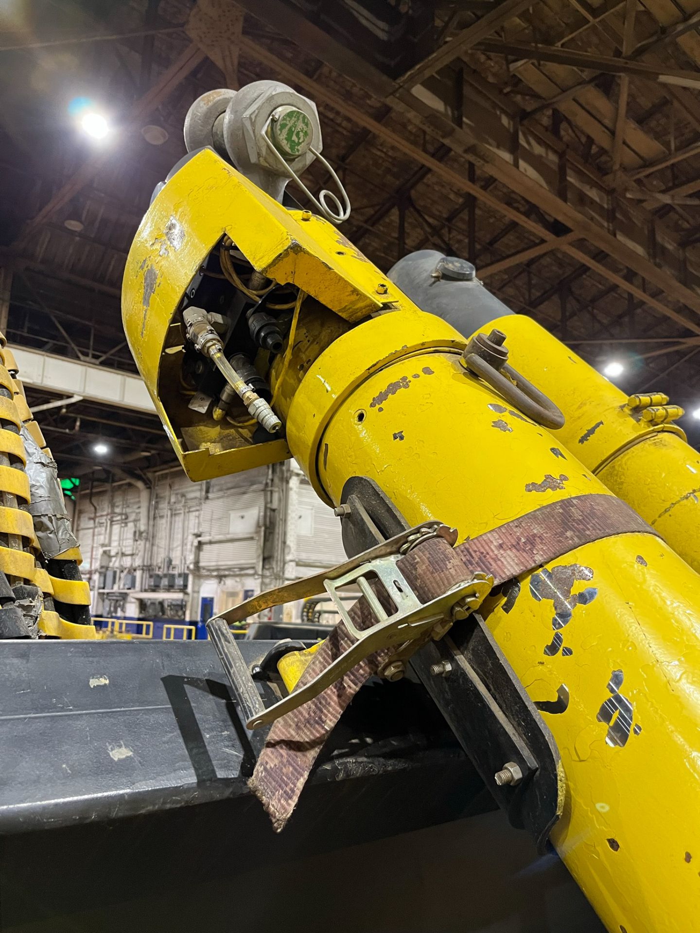 ENERPAC SYNCHRONOUS HOIST SYSTEM WITH STORAGE/SHIPPING CADDY; (4) 100 TON CAPACITY CYLINDERS - Image 38 of 46