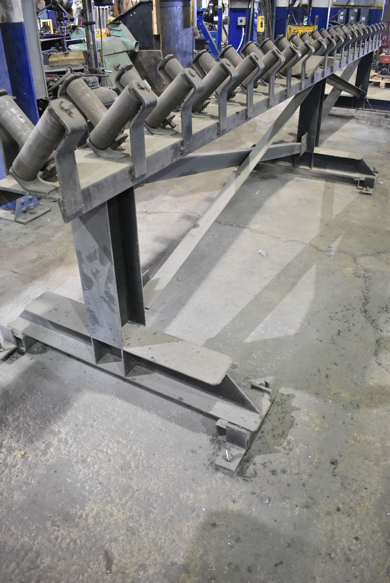 (2) 240" ANGLED ROLLER INFEED CONVEYORS (CI) [RIGGING FEES FOR LOT #171 - $350 USD PLUS APPLICABLE - Image 3 of 3