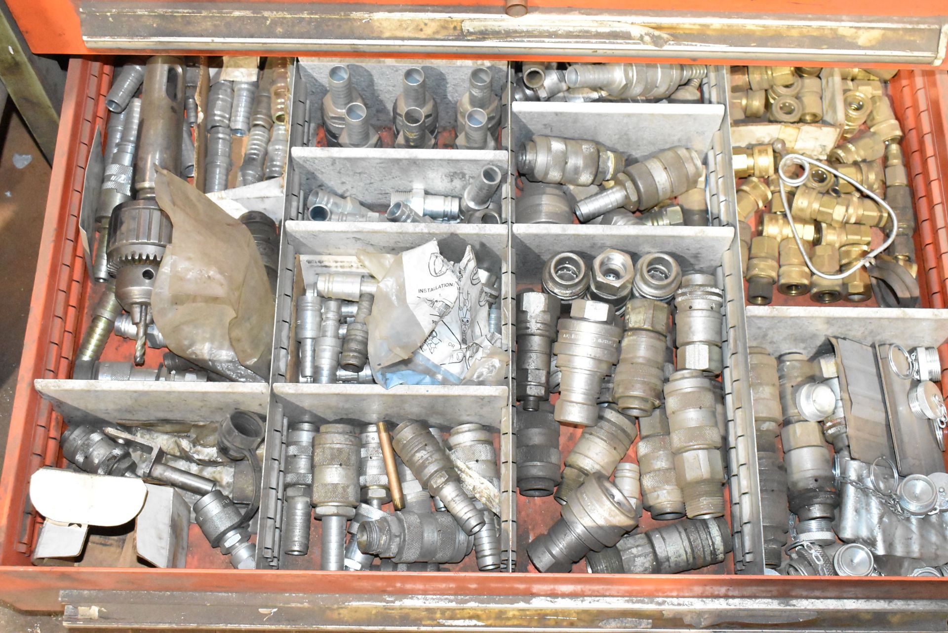 LOT/ CONTENTS OF TOOL CABINET - INCLUDING FITTINGS, FITTING CLAMPS, SPARE PARTS, TAPS & DIES, - Image 14 of 14