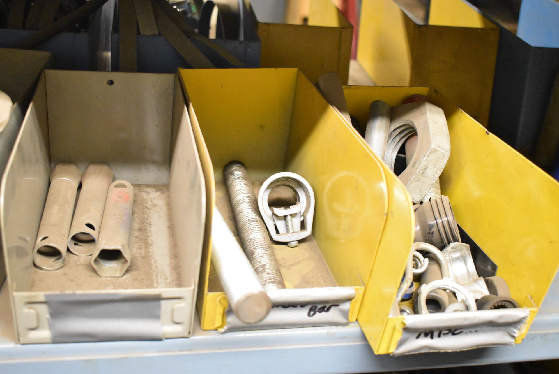 LOT/ CONTENTS OF SHELF - INCLUDING TAPS, ANNULAR CUTTERS & STEEL PARTS BOXES - Image 3 of 4