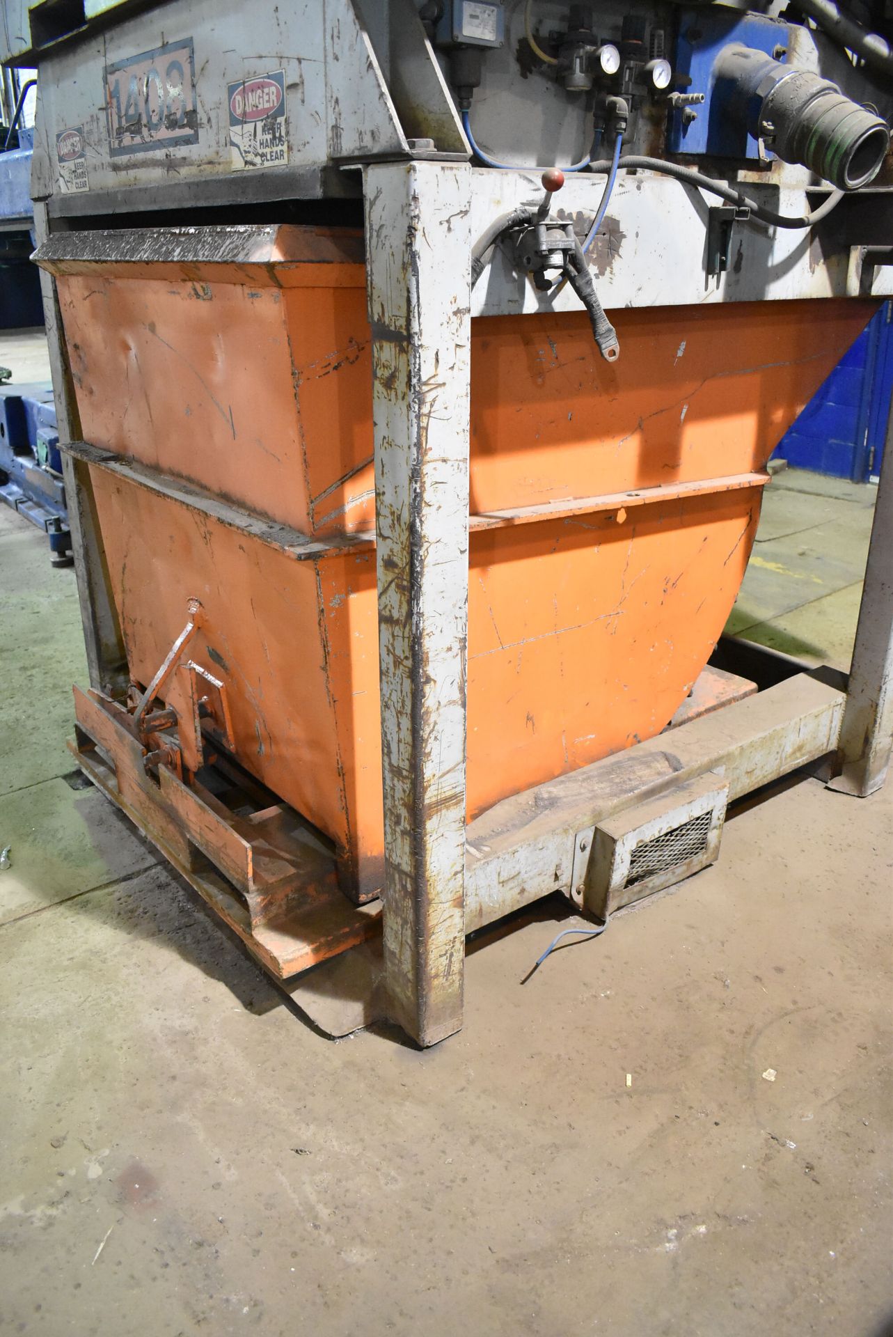 MFG. UNKNOWN INDUSTRIAL VACUUM LOADER WITH HOPPER, GARDNER DENVER BLOWER, S/N: N/A (CI) [RIGGING - Image 7 of 8