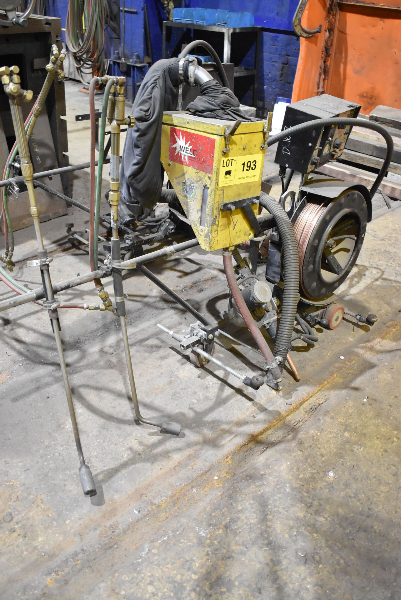 LINCOLN ELECTRIC DC LINCOLNWELD LT-TRACTOR SUB-ARC WELDER WITH CABLES, GUN & WELD ENGINEERING XP-3