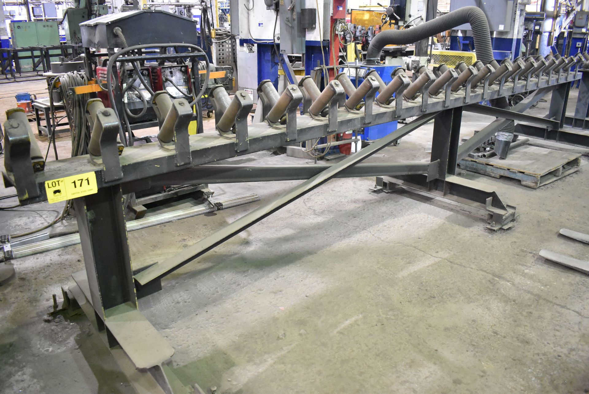 (2) 240" ANGLED ROLLER INFEED CONVEYORS (CI) [RIGGING FEES FOR LOT #171 - $350 USD PLUS APPLICABLE - Image 2 of 3