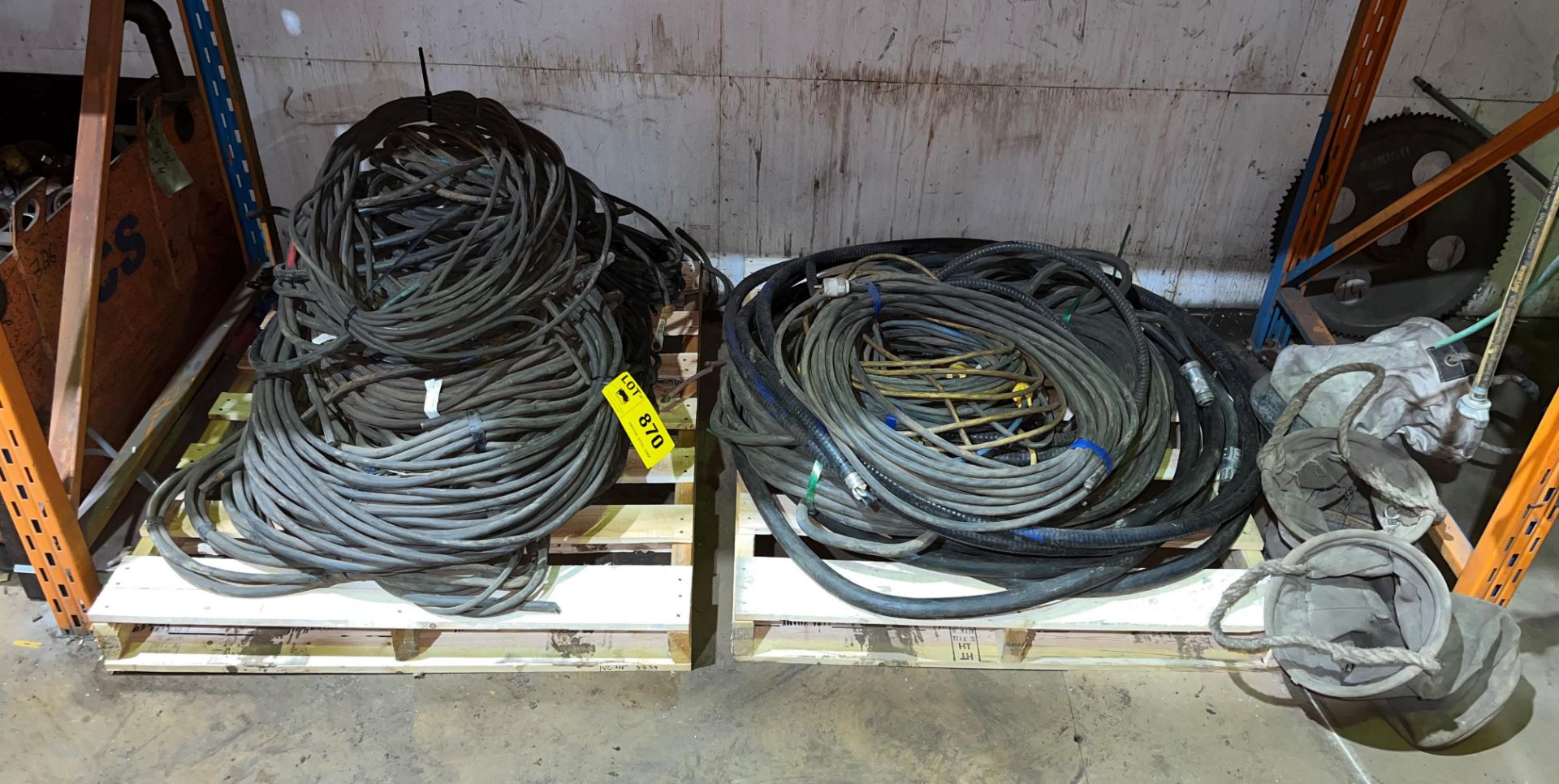 LOT/ STEEL BIN WITH, CABLES, HOSES [RIGGING FEES FOR LOT #870 - $40 USD PLUS APPLICABLE TAXES]