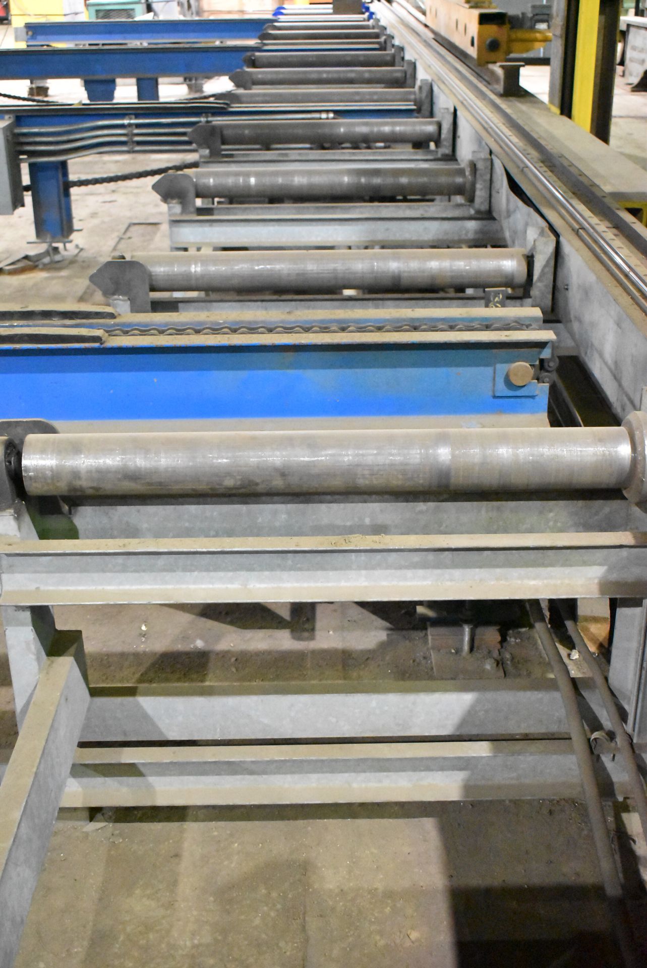 APPROX. 70' PROGRAMMABLE INFEED ROLLER CONVEYOR (CI) [RIGGING FEES FOR LOT #177 - $2500 USD PLUS - Image 3 of 3