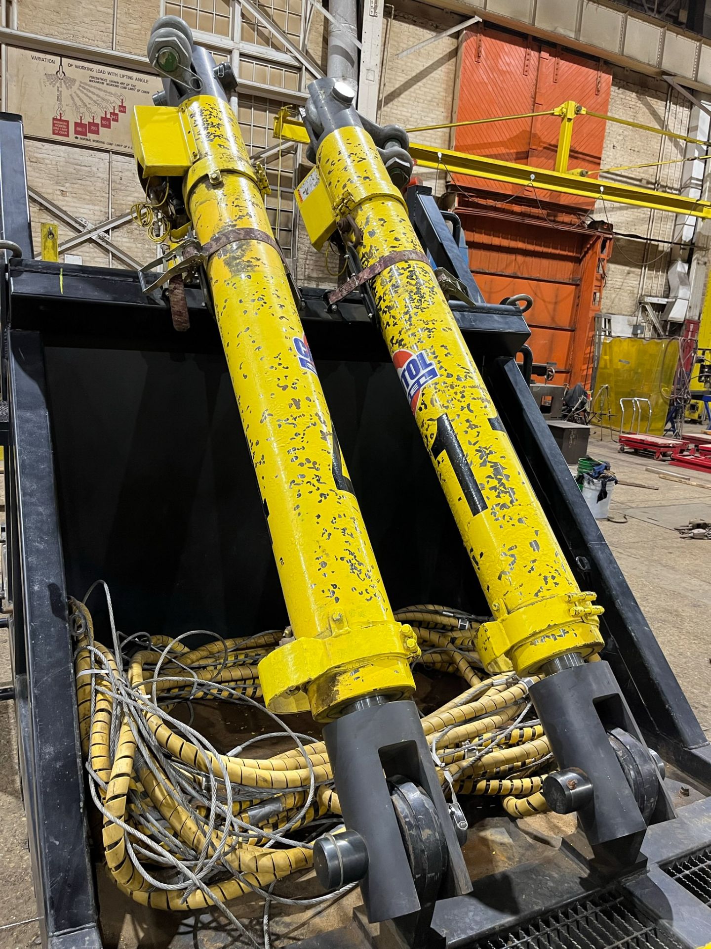 ENERPAC SYNCHRONOUS HOIST SYSTEM WITH STORAGE/SHIPPING CADDY; (4) 100 TON CAPACITY CYLINDERS - Image 33 of 46