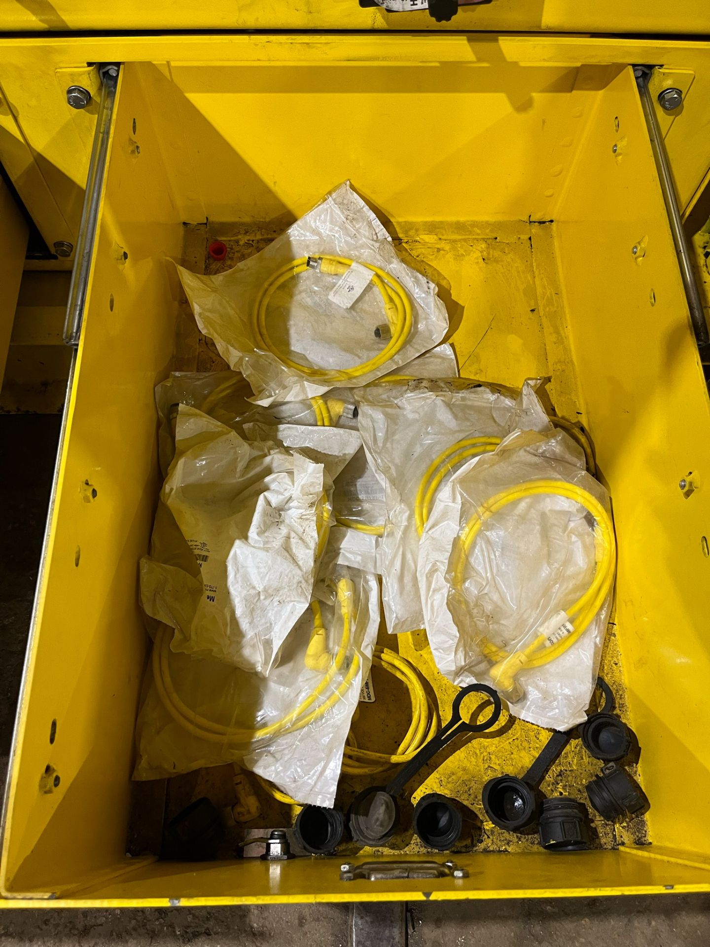 ENERPAC SYNCHRONOUS HOIST SYSTEM WITH STORAGE/SHIPPING CADDY; (4) 100 TON CAPACITY CYLINDERS - Image 18 of 46