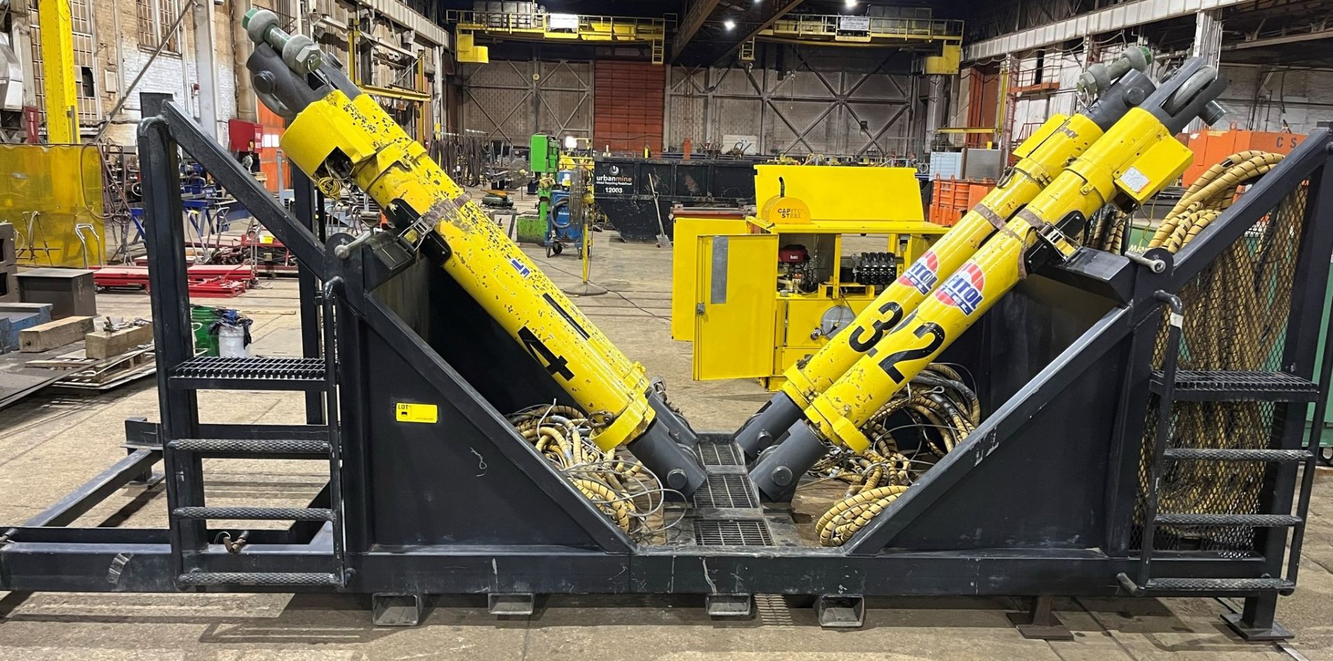 ENERPAC SYNCHRONOUS HOIST SYSTEM WITH STORAGE/SHIPPING CADDY; (4) 100 TON CAPACITY CYLINDERS - Image 4 of 46