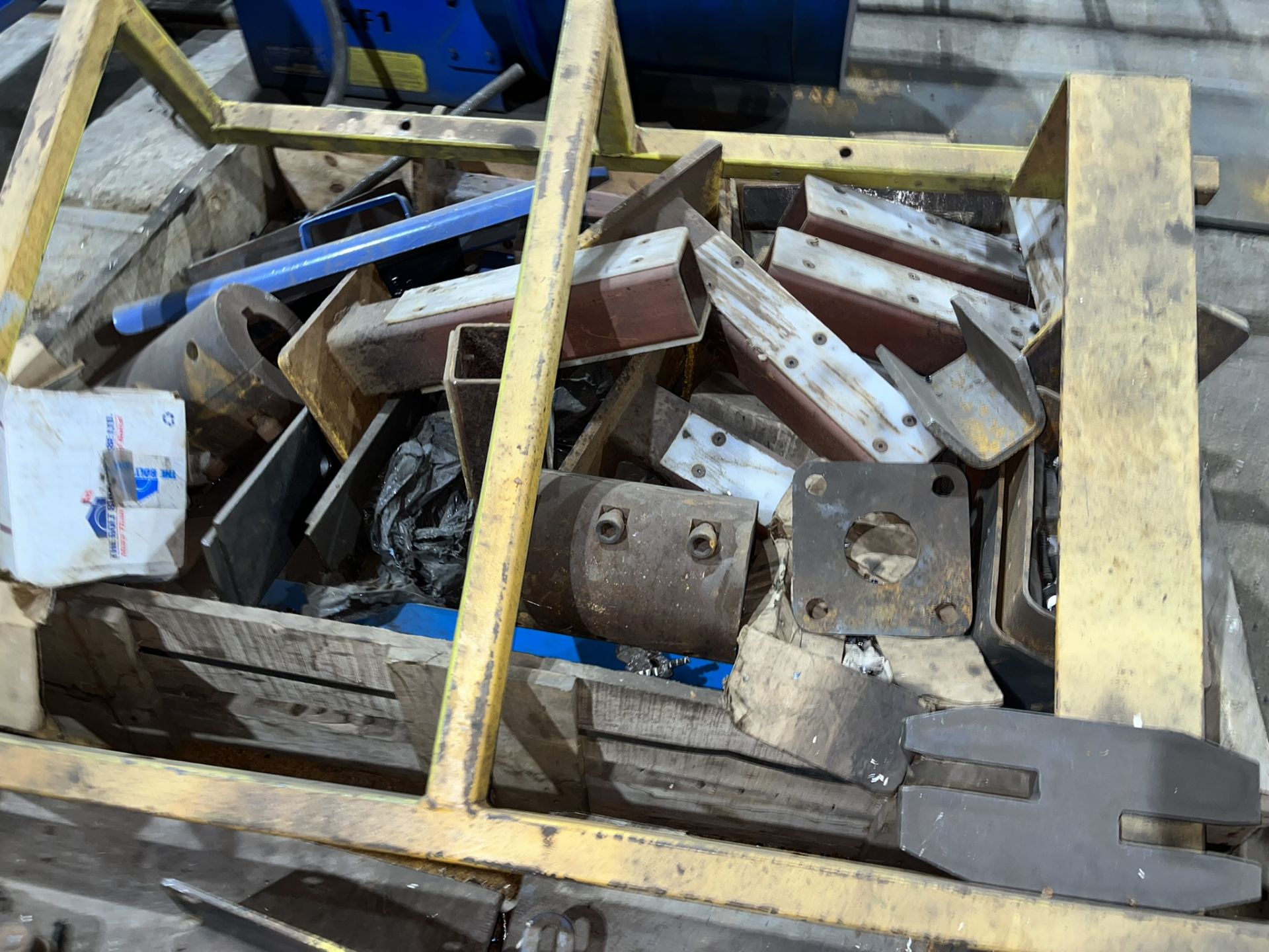 LOT/ SHOT BLAST CLEANING & FINISHING SYSTEM SPARE PARTS [RIGGING FEES FOR LOT #153 - $75 USD PLUS - Image 3 of 9