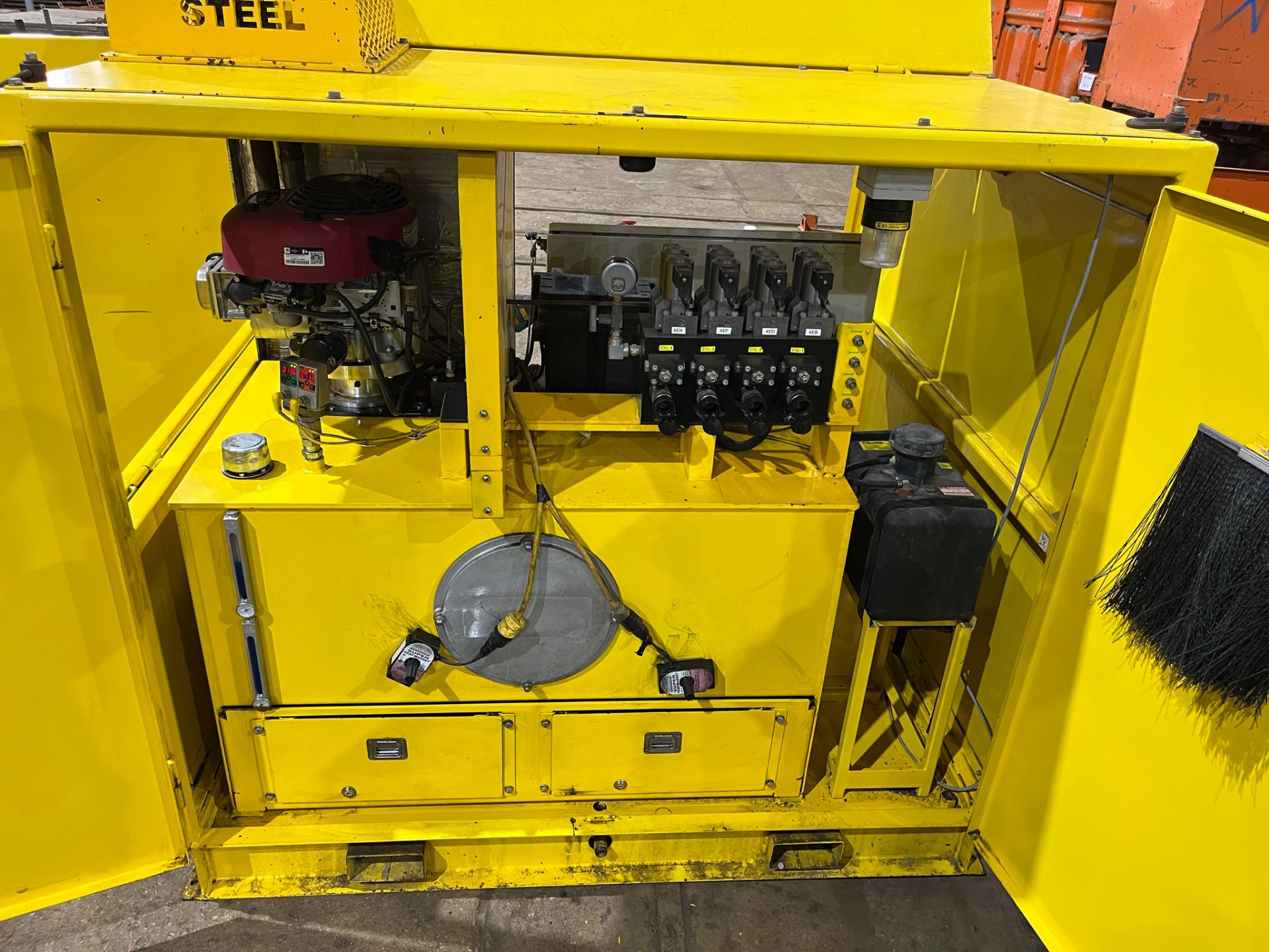 ENERPAC SYNCHRONOUS HOIST SYSTEM WITH STORAGE/SHIPPING CADDY; (4) 100 TON CAPACITY CYLINDERS - Image 14 of 46