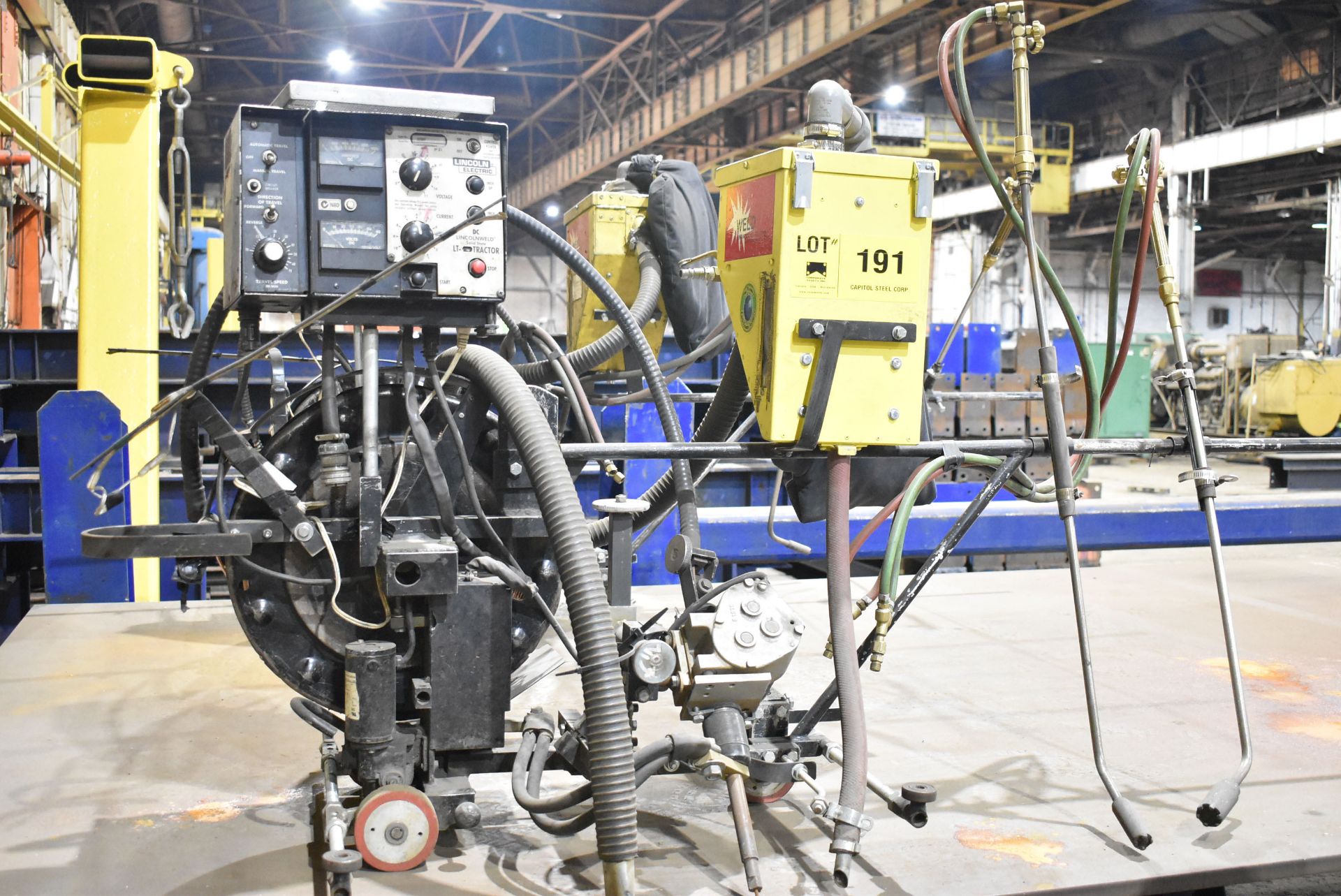 LINCOLN ELECTRIC DC LINCOLNWELD LT-TRACTOR SUB-ARC WELDER WITH CABLES, GUN & WELD ENGINEERING XP-3