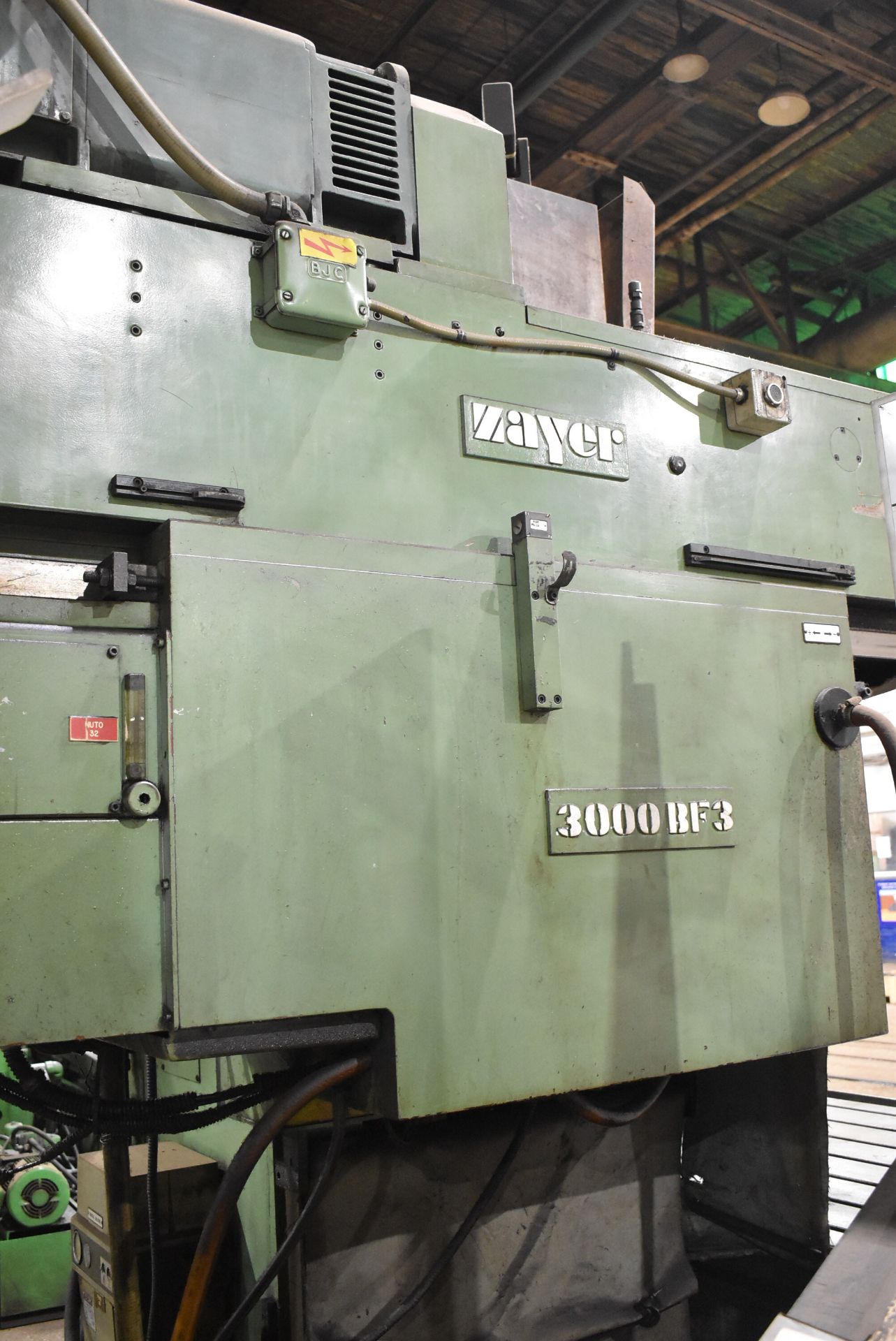 ZAYER BF-3000 BED-TYPE CNC UNIVERSAL MILLING MACHINE WITH HEIDENHAIN TNC CNC CONTROL, 118" X 39" - Image 8 of 11