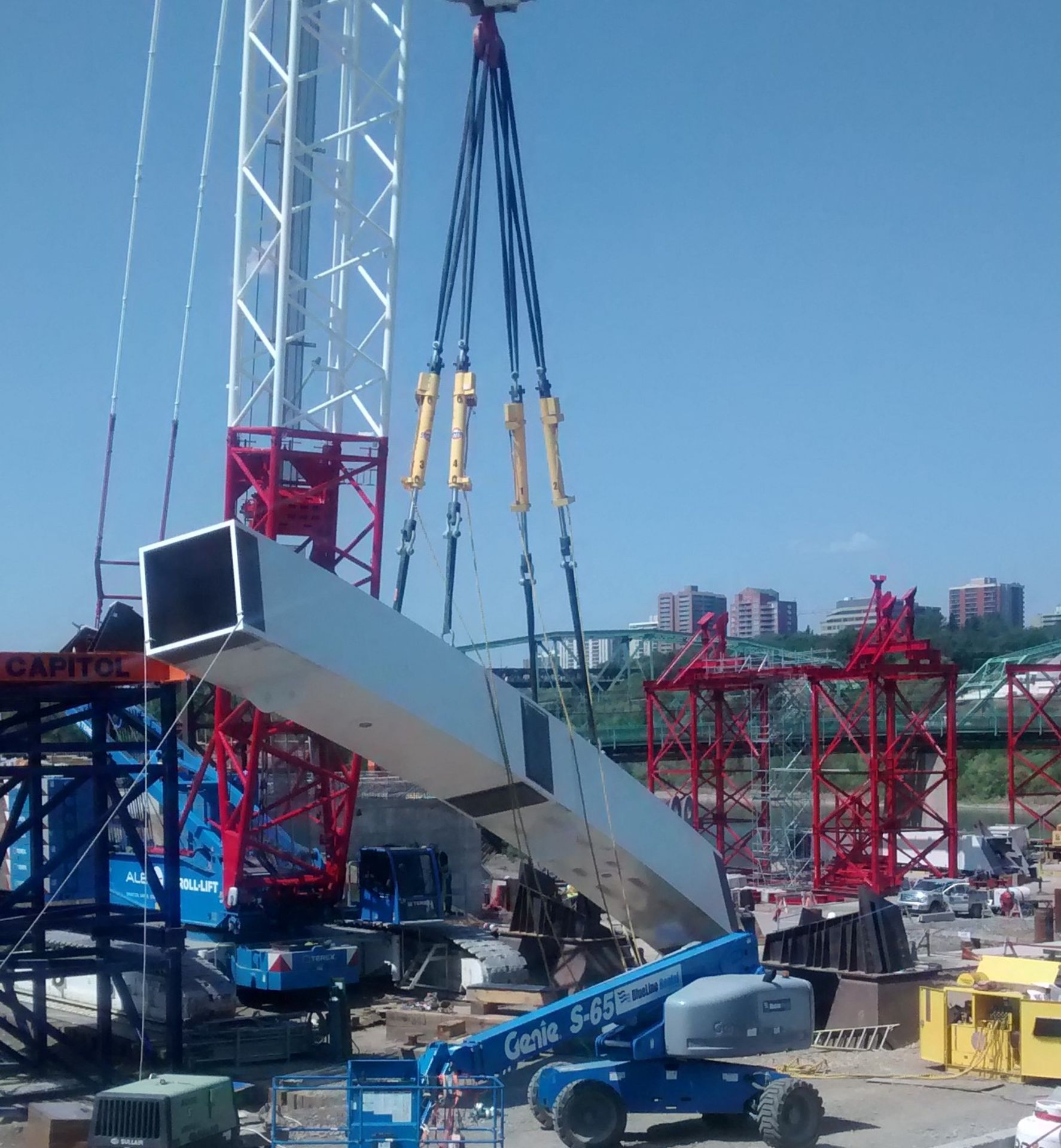 ENERPAC SYNCHRONOUS HOIST SYSTEM WITH STORAGE/SHIPPING CADDY; (4) 100 TON CAPACITY CYLINDERS - Image 2 of 46