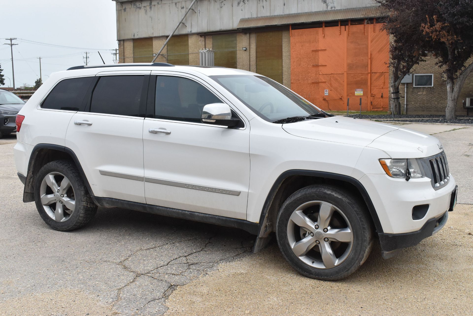 JEEP (2013) GRAND CHEROKEE WITH 3.6L 6-CYLINDER GASOLINE ENGINE, AUTOMATIC TRANSMISSION, 4X4, 282, - Image 3 of 24