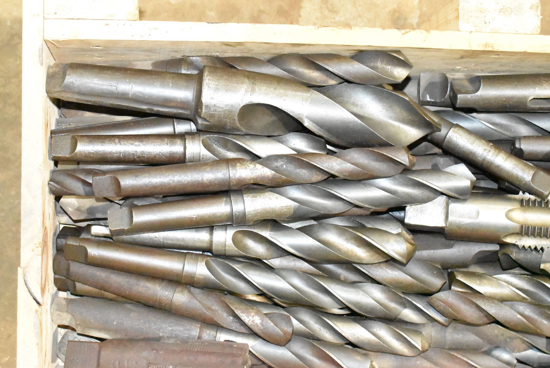 LOT/ HEAVY DUTY TAPER SHANK DRILLS [RIGGING FEES FOR LOT #1117 - $30 USD PLUS APPLICABLE TAXES] - Image 2 of 3