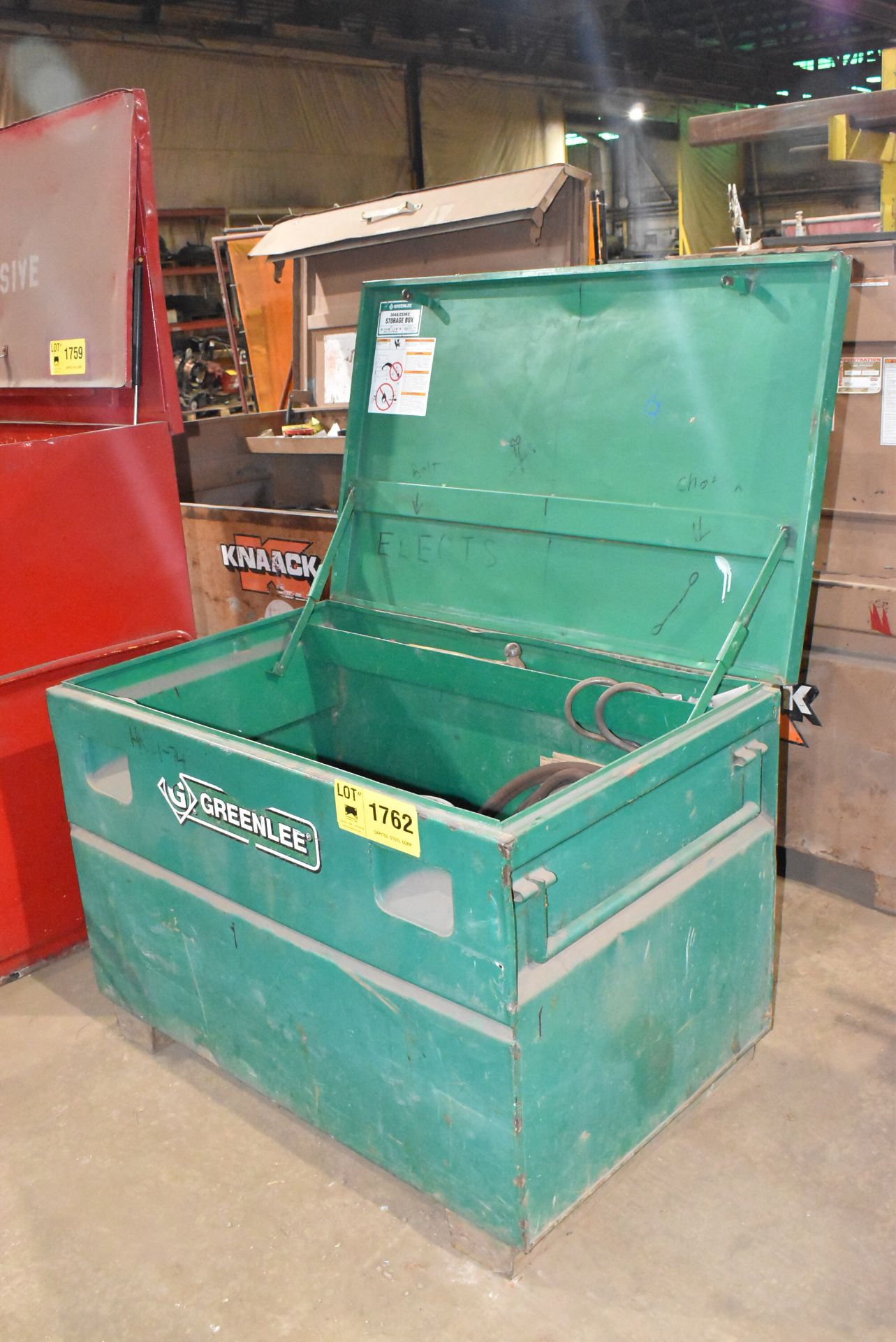 LOT/ GREENLEE JOB BOX WITH CONTENTS - INCLUDING TOOLS, HOSE & SUPPLIES [RIGGING FEES FOR LOT #1762 -