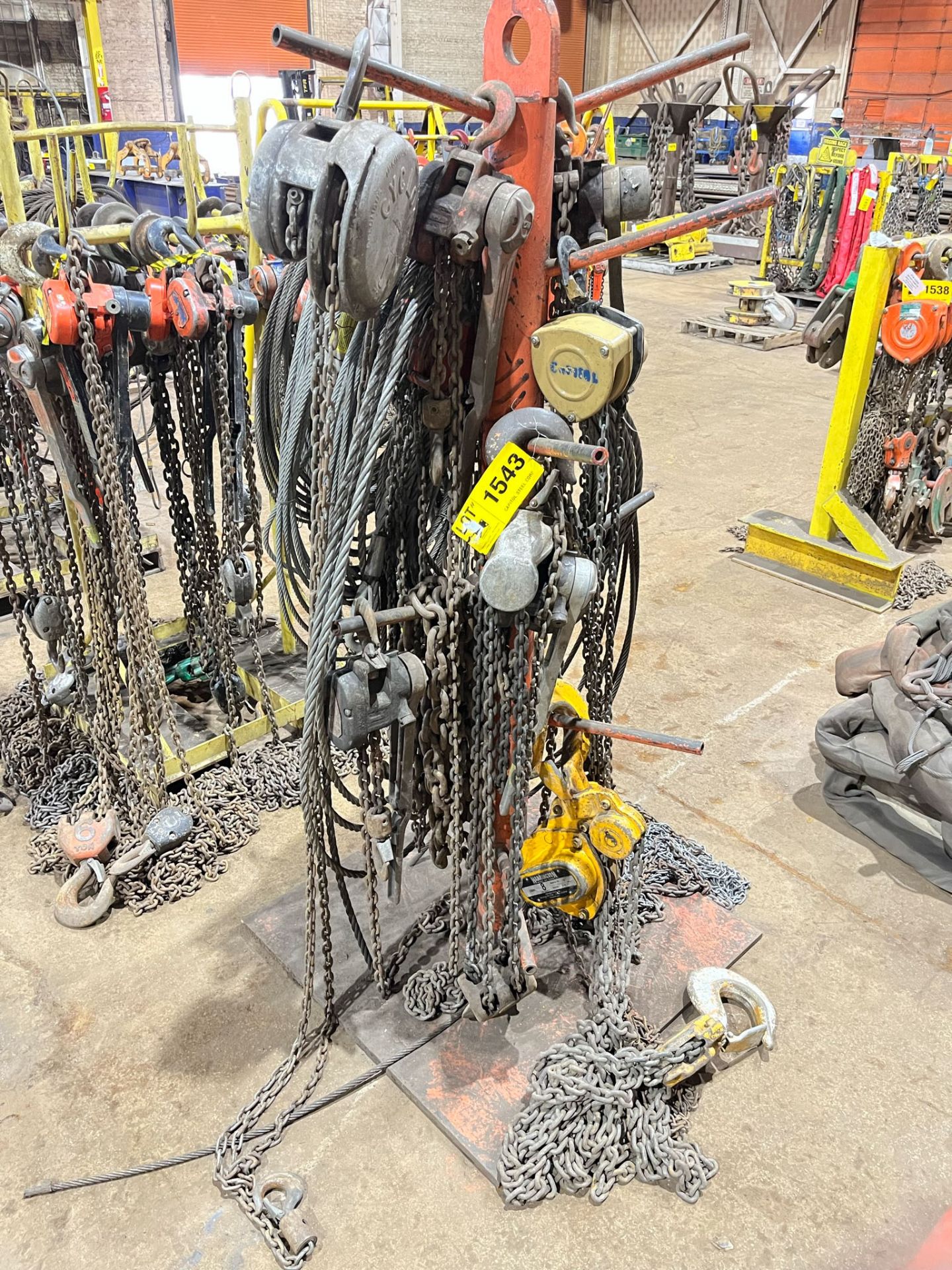 LOT/ COME-A-LONGS & WIRE ROPE WITH STORAGE RACK [RIGGING FEES FOR LOT #1543 - $30 USD PLUS