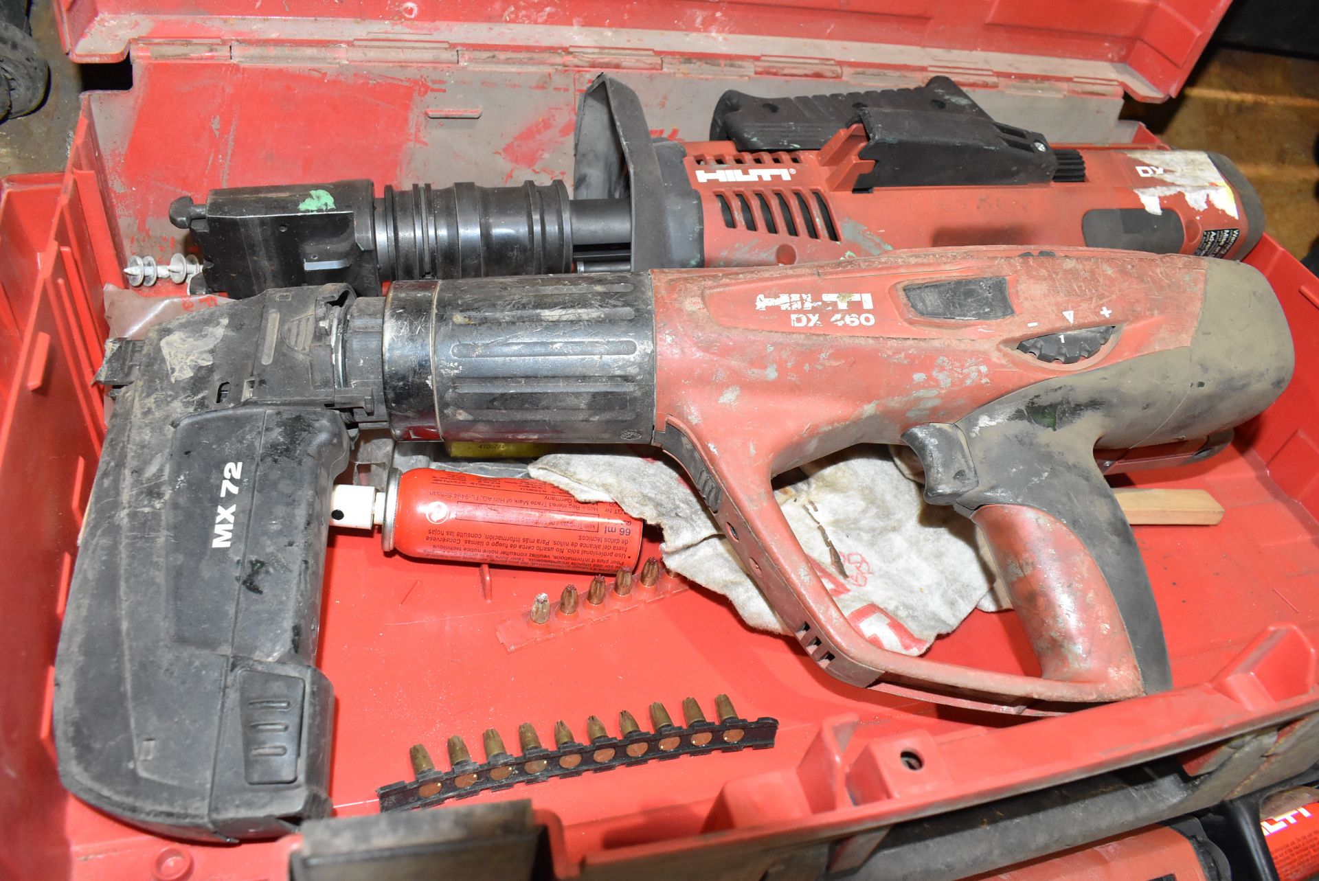 LOT/ HILTI DX460 FULLY AUTOMATIC POWER-ACTUATED FASTENING TOOL WITH HILTI MX72 NAIL MAGAZINE & HILTI - Image 2 of 6