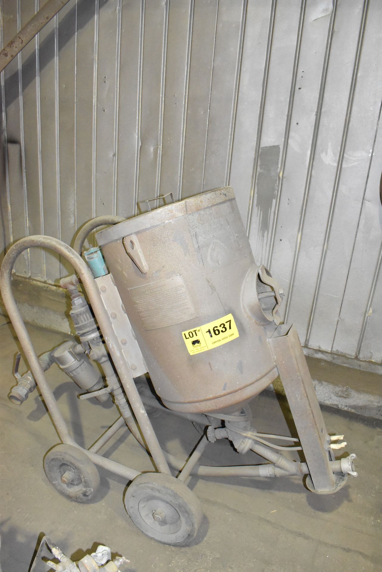 CLEMCO (2013) PORTABLE ABRASIVE CLEANING UNIT WITH 40 CU/FT CAPACITY, 150 PSI, S/N: N/A [RIGGING