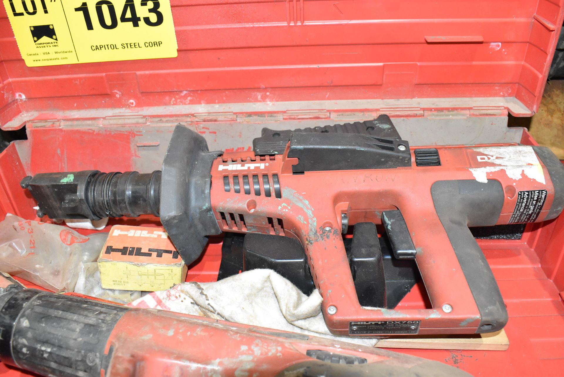 LOT/ HILTI DX460 FULLY AUTOMATIC POWER-ACTUATED FASTENING TOOL WITH HILTI MX72 NAIL MAGAZINE & HILTI - Image 5 of 6