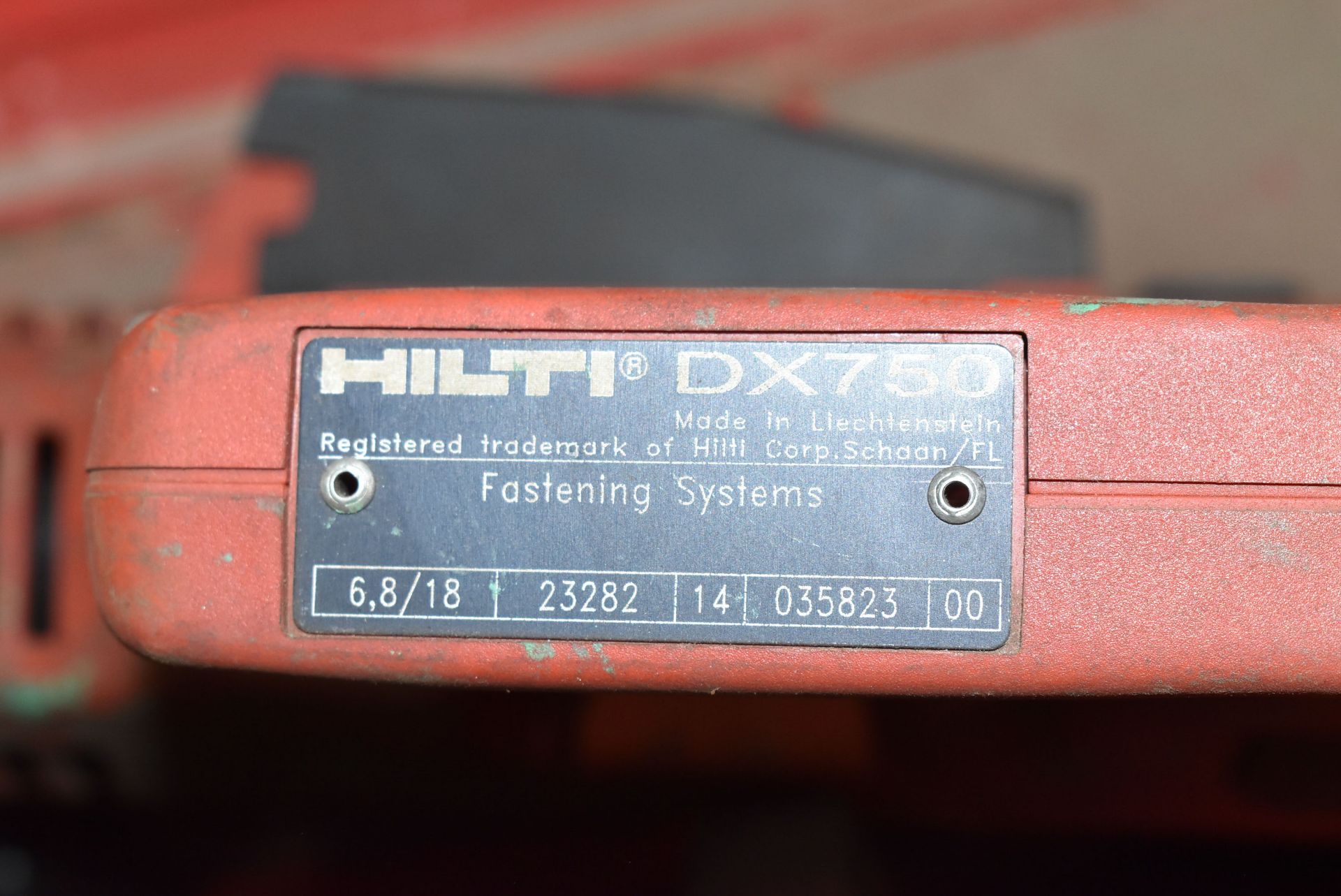 LOT/ HILTI DX460 FULLY AUTOMATIC POWER-ACTUATED FASTENING TOOL WITH HILTI MX72 NAIL MAGAZINE & HILTI - Image 6 of 6