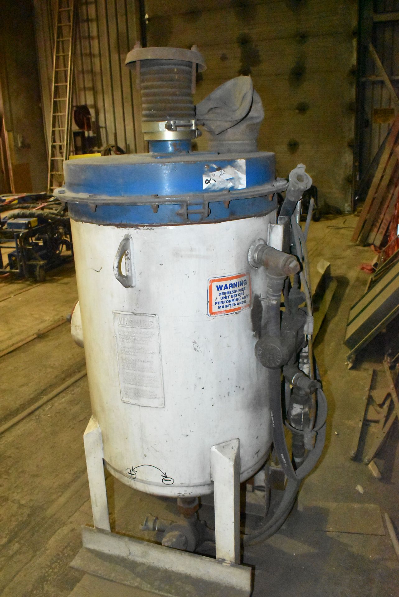 SCHMIDT 6.5 C.F. 6.5 CU/FT PORTABLE SAND BLASTER, S/N: N/A [RIGGING FEES FOR LOT #1642 - $50 USD - Image 3 of 5