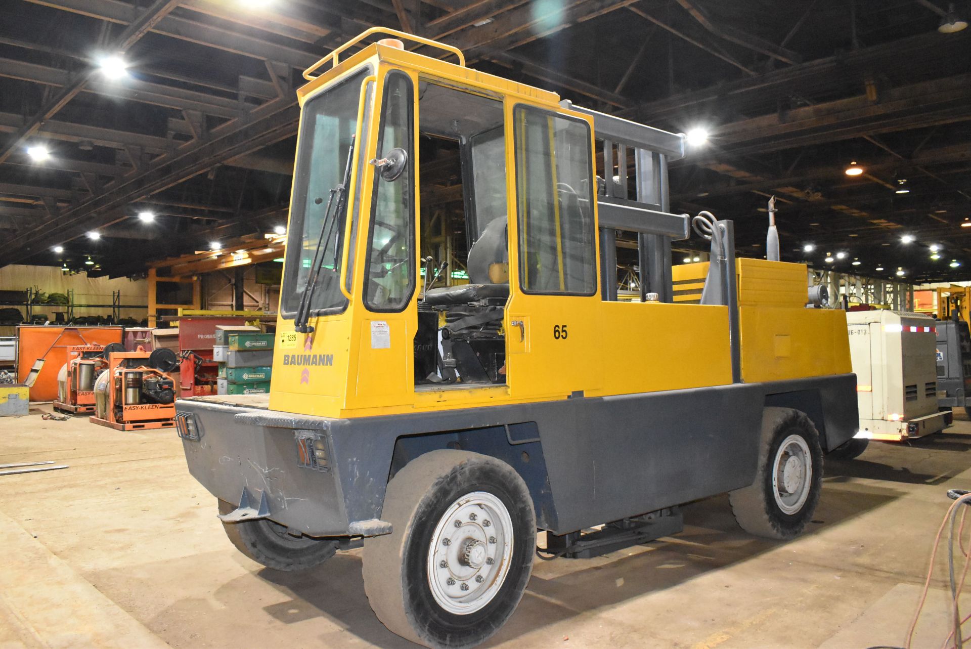 BAUMANN AS60/12/40 13,600 LB. CAPACITY DIESEL SIDE LOADER FORKLIFT WITH 60" MAX. LIFT HEIGHT, SINGLE - Image 8 of 17