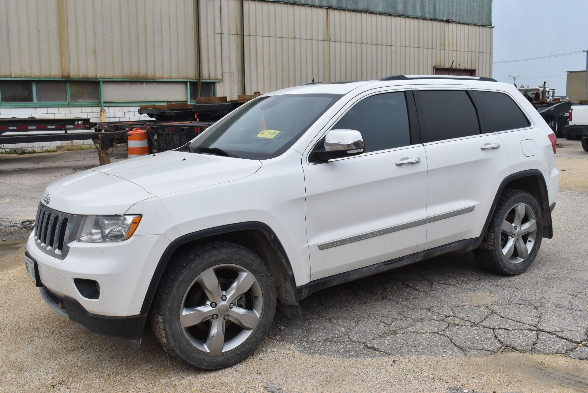 JEEP (2013) GRAND CHEROKEE WITH 3.6L 6-CYLINDER GASOLINE ENGINE, AUTOMATIC TRANSMISSION, 4X4, 282,