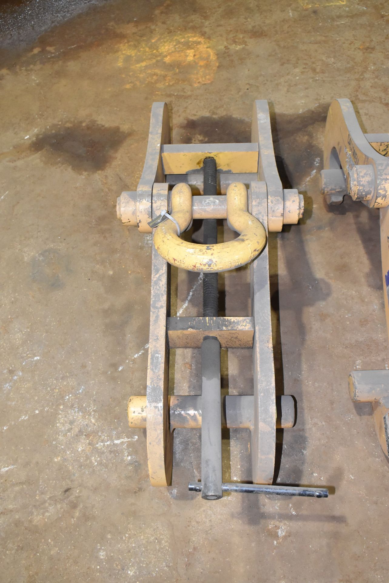 CALDWELL 20 TON CAPACITY BEAM CLAMP [RIGGING FEES FOR LOT #1478 - $30 USD PLUS APPLICABLE TAXES] - Image 2 of 4