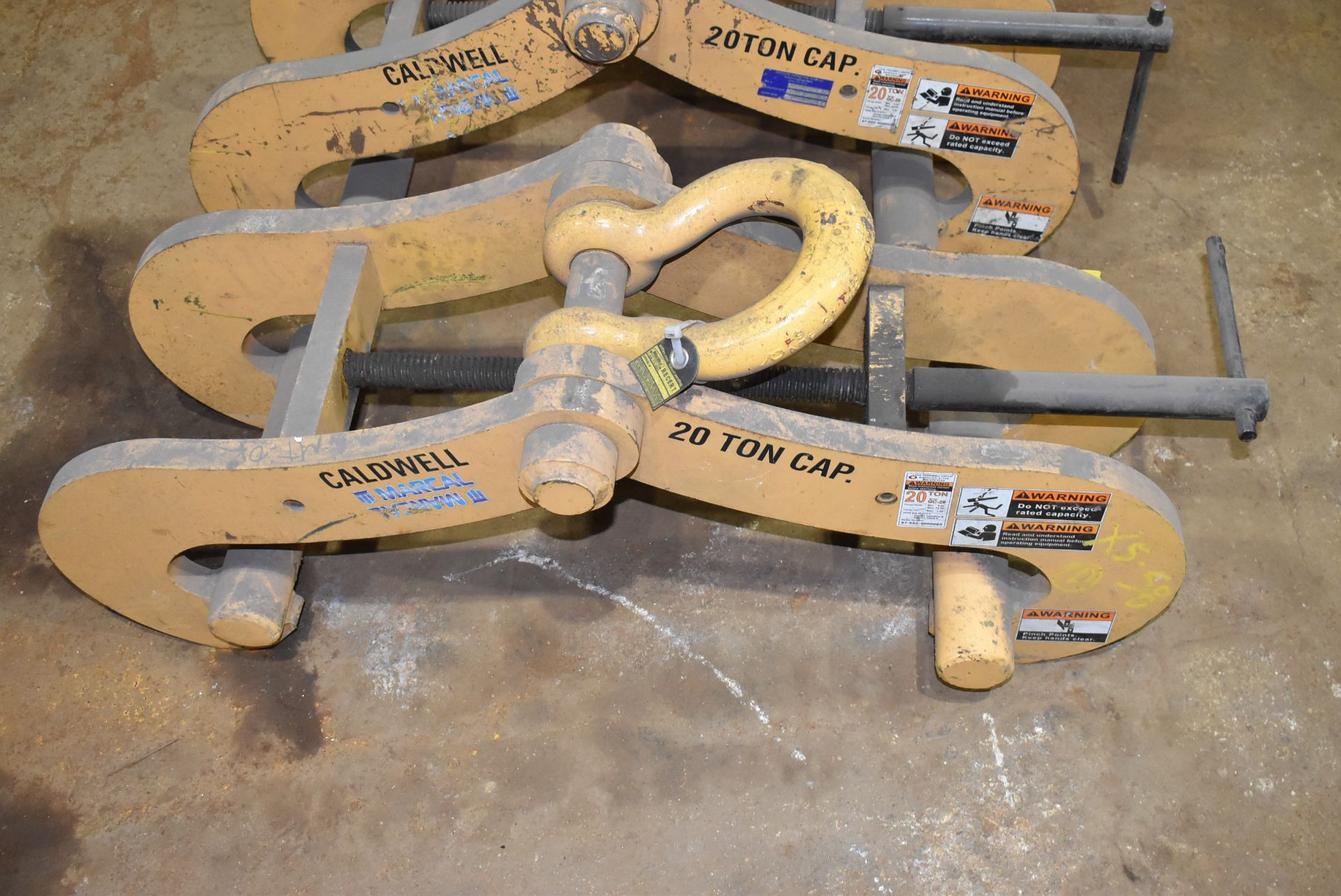 CALDWELL 20 TON CAPACITY BEAM CLAMP [RIGGING FEES FOR LOT #1478 - $30 USD PLUS APPLICABLE TAXES] - Image 3 of 4