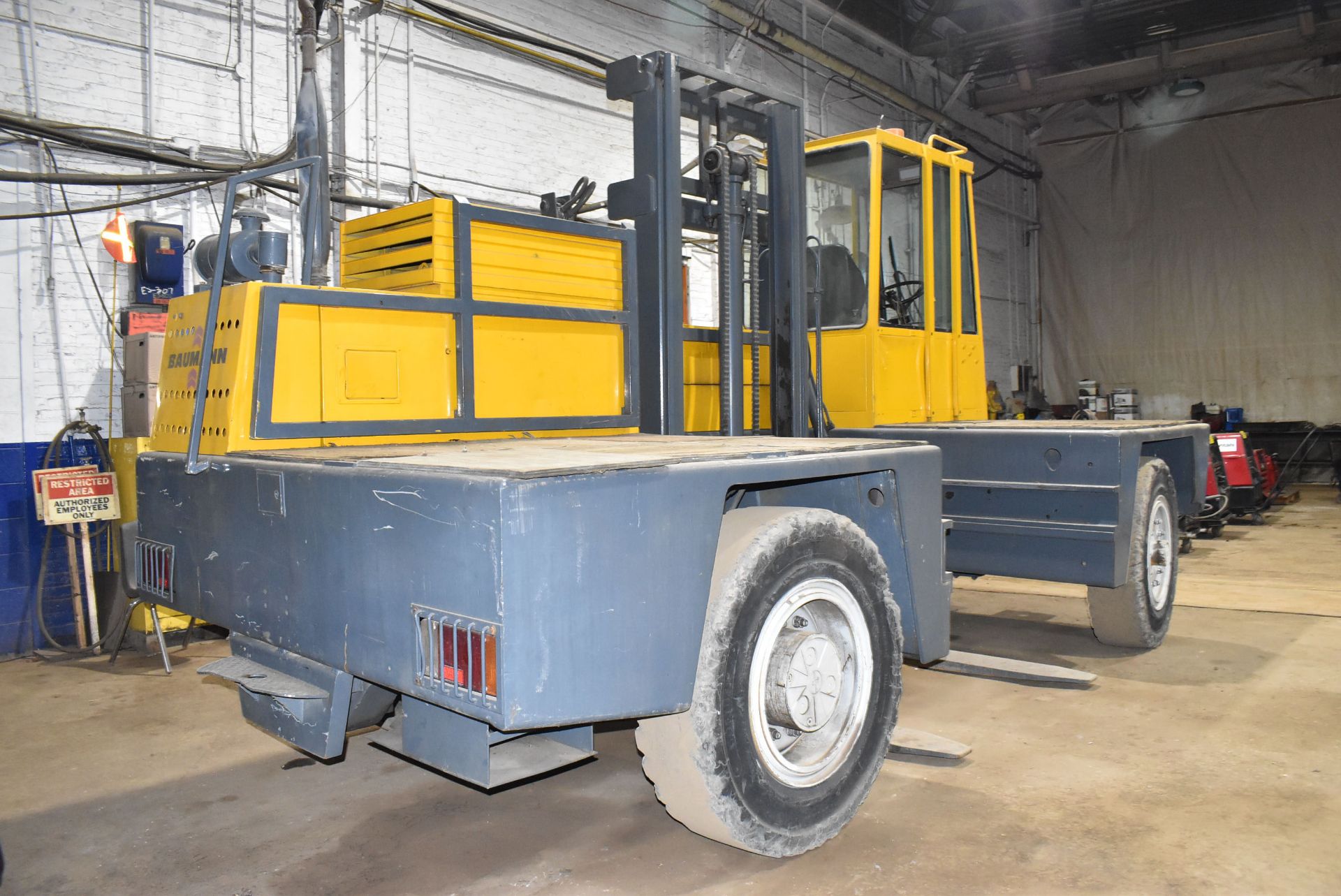 BAUMANN AS60/12/40 13,600 LB. CAPACITY DIESEL SIDE LOADER FORKLIFT WITH 60" MAX. LIFT HEIGHT, SINGLE - Image 17 of 17