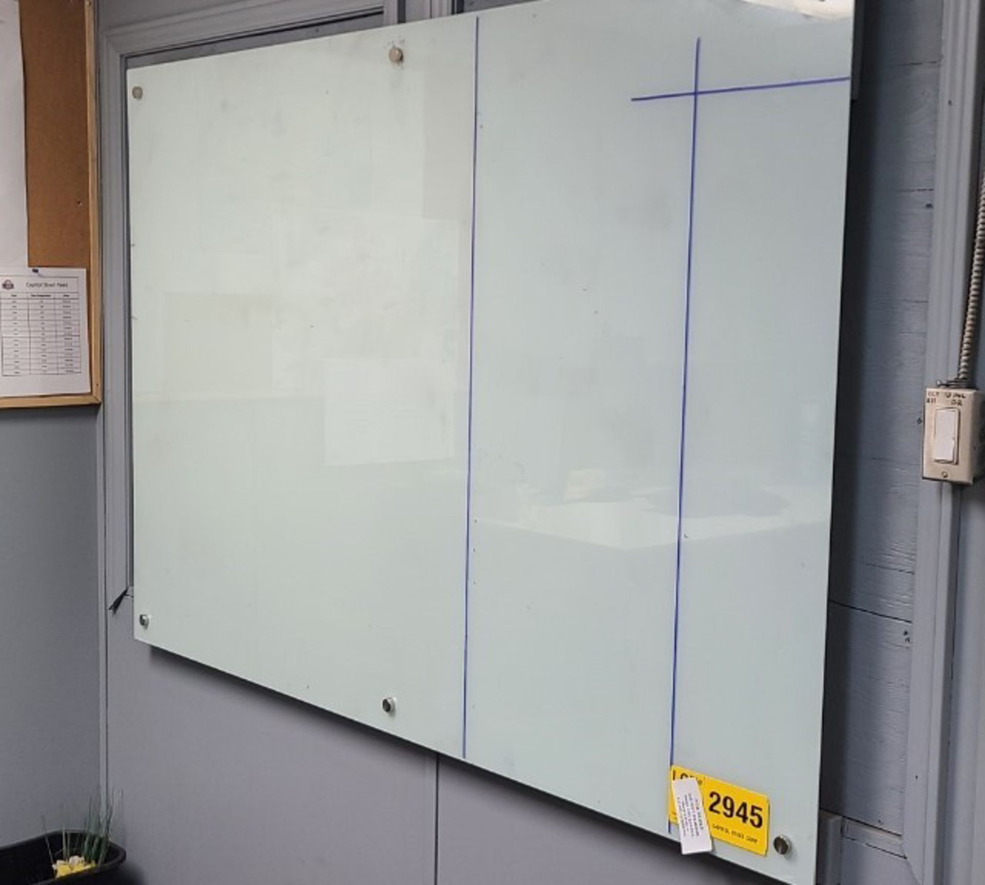 GLASS MAGNETIC DRY ERASE BOARD