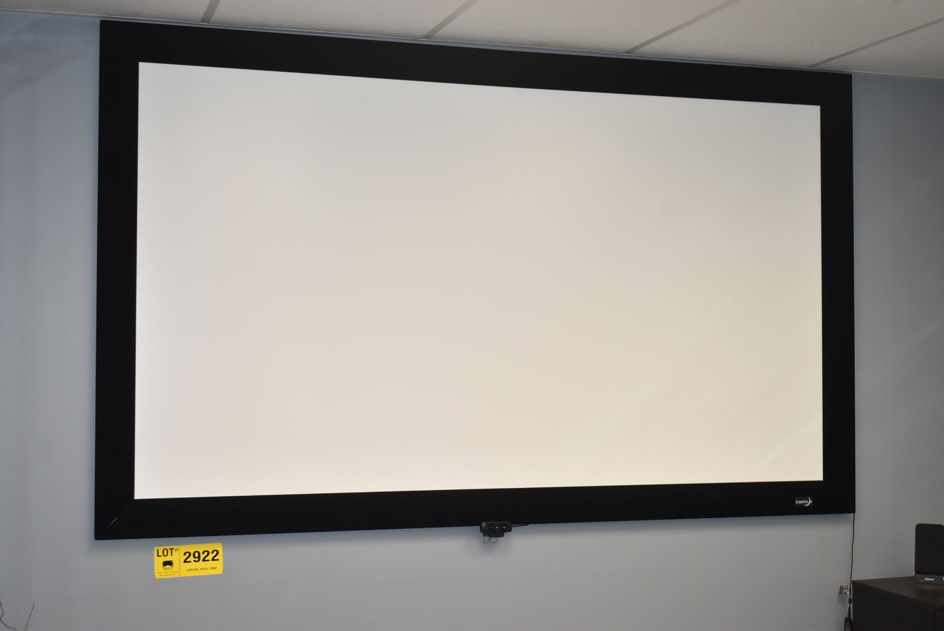 LOT/ ELUNEVISION FIXED FRAME PROJECTION SCREEN WITH BENO CEILING MOUNTED PROJECTOR - Image 2 of 7