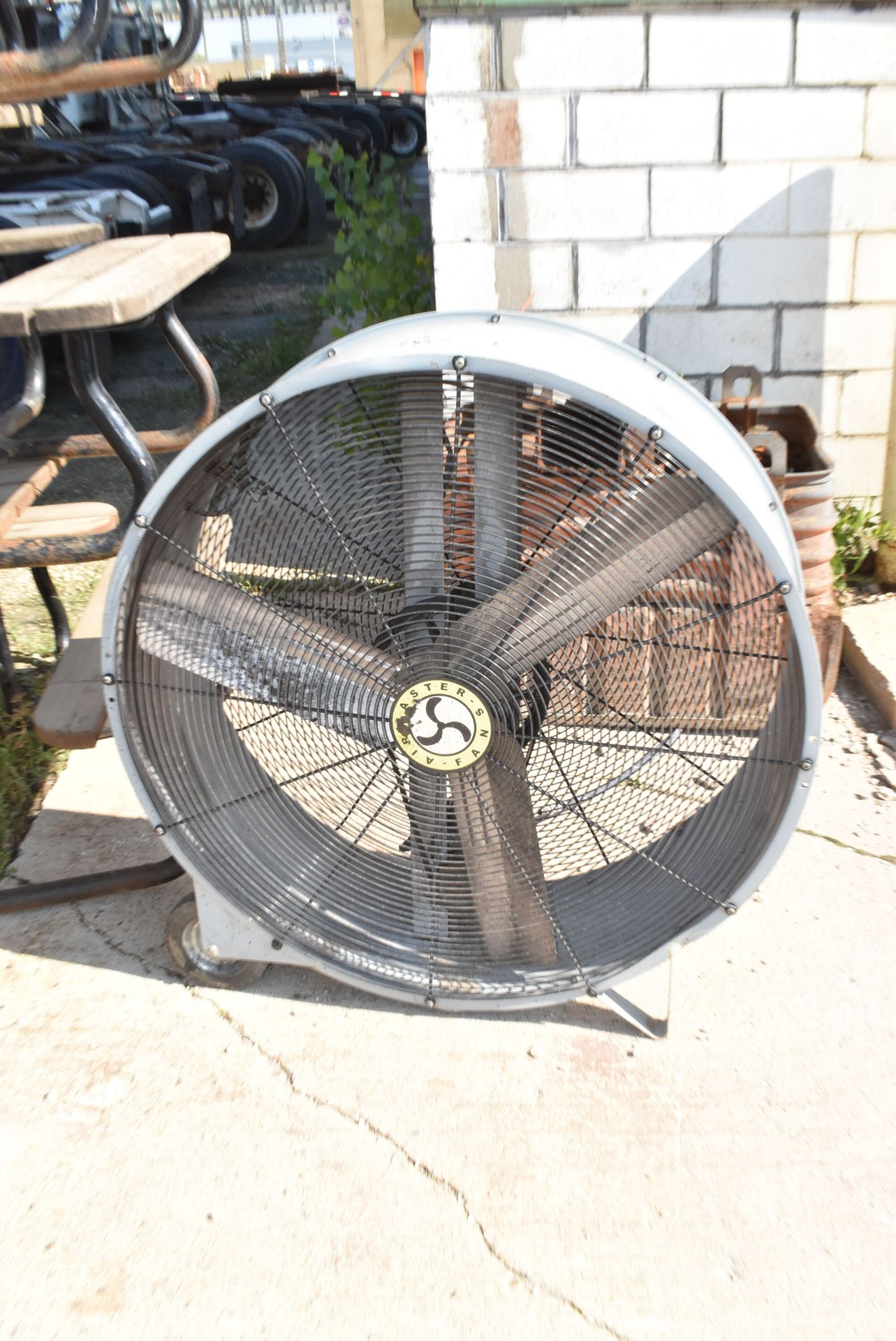 LOT/ PICNIC TABLES & SHOP FAN [RIGGING FEES FOR LOT #2789 - $100 USD PLUS APPLICABLE TAXES] - Image 3 of 3